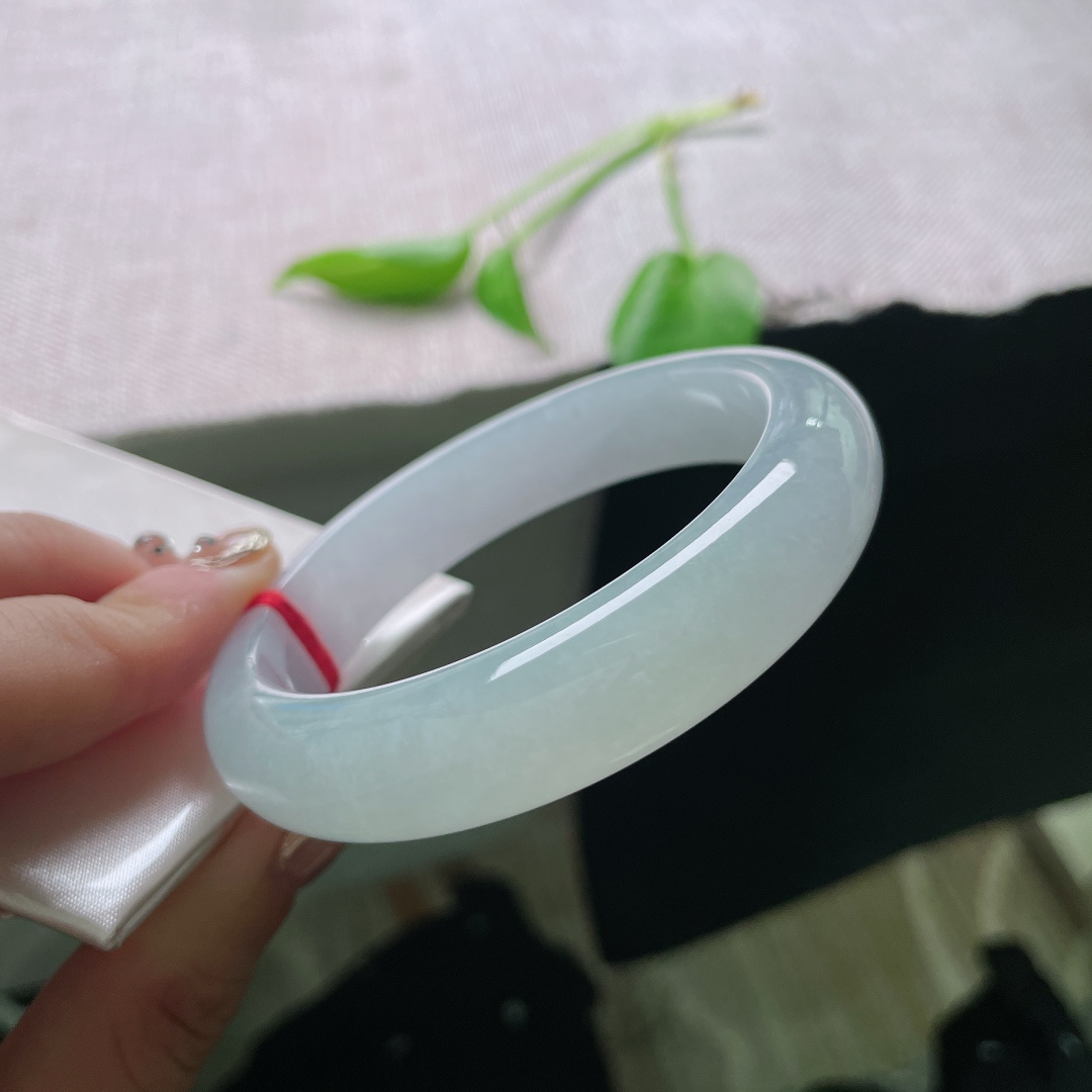 57.5/12.5/8.1。微紫底正圈，干净清润，种老，淑雅。芳卿可人，有棉线，ss48489a