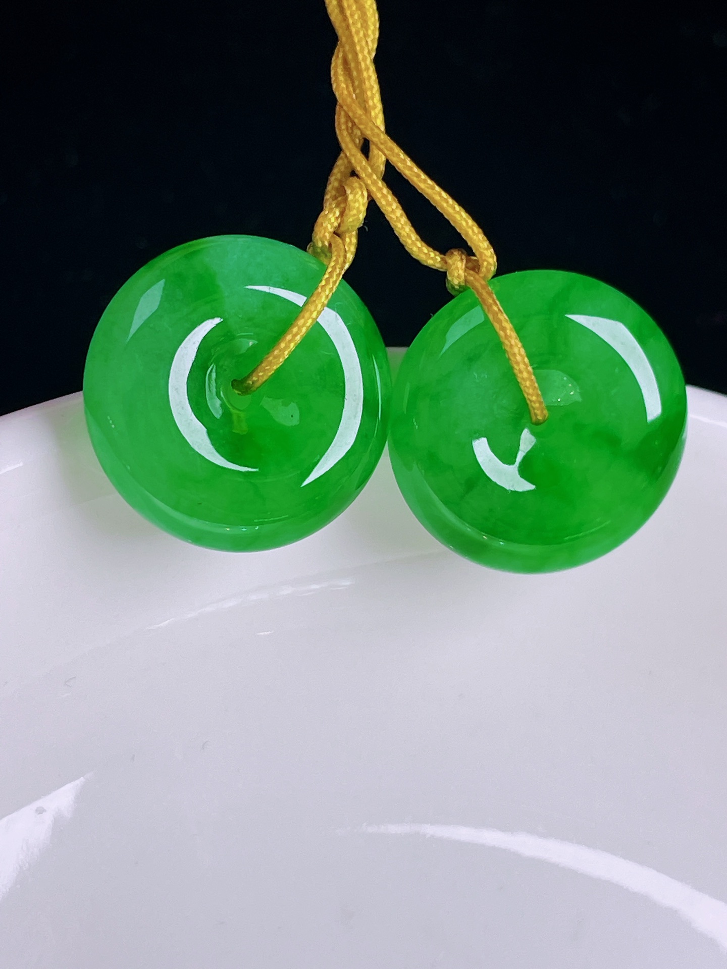 ️冰绿耳坠，老种起光，细底通透，尺寸：15/4.6mm，0425