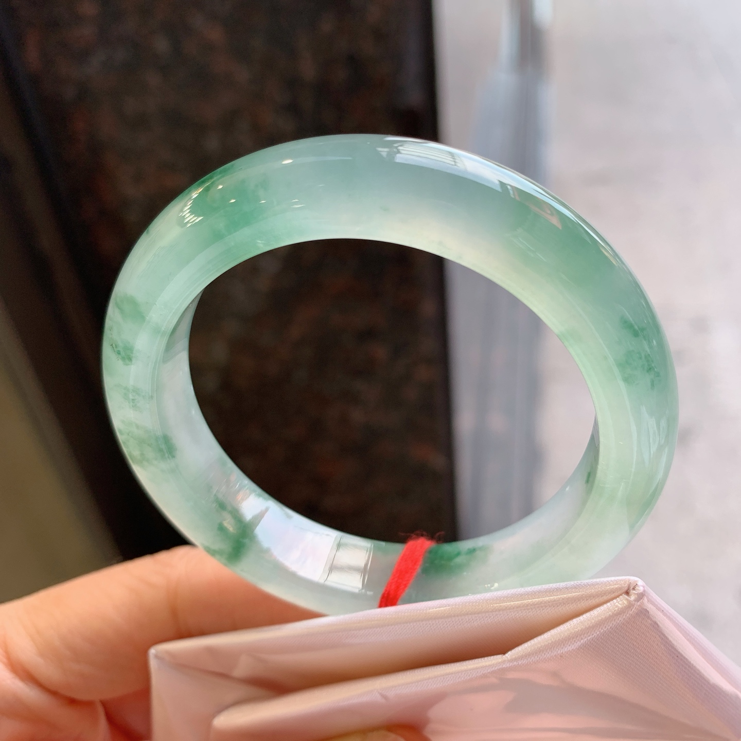 正圈冰种飘花，有纹，尺寸：52.8/12.5/9