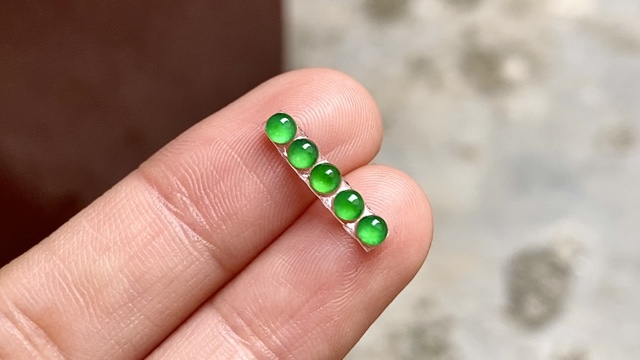 ️ 满色蛋面一手，2.8*2，完整