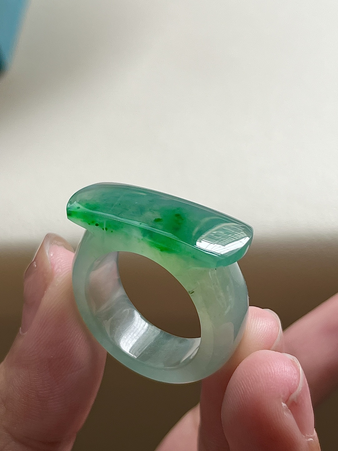 指环，种老细腻，色阳浓郁起胶，尺寸：19.2*9.8*5.6，d2425