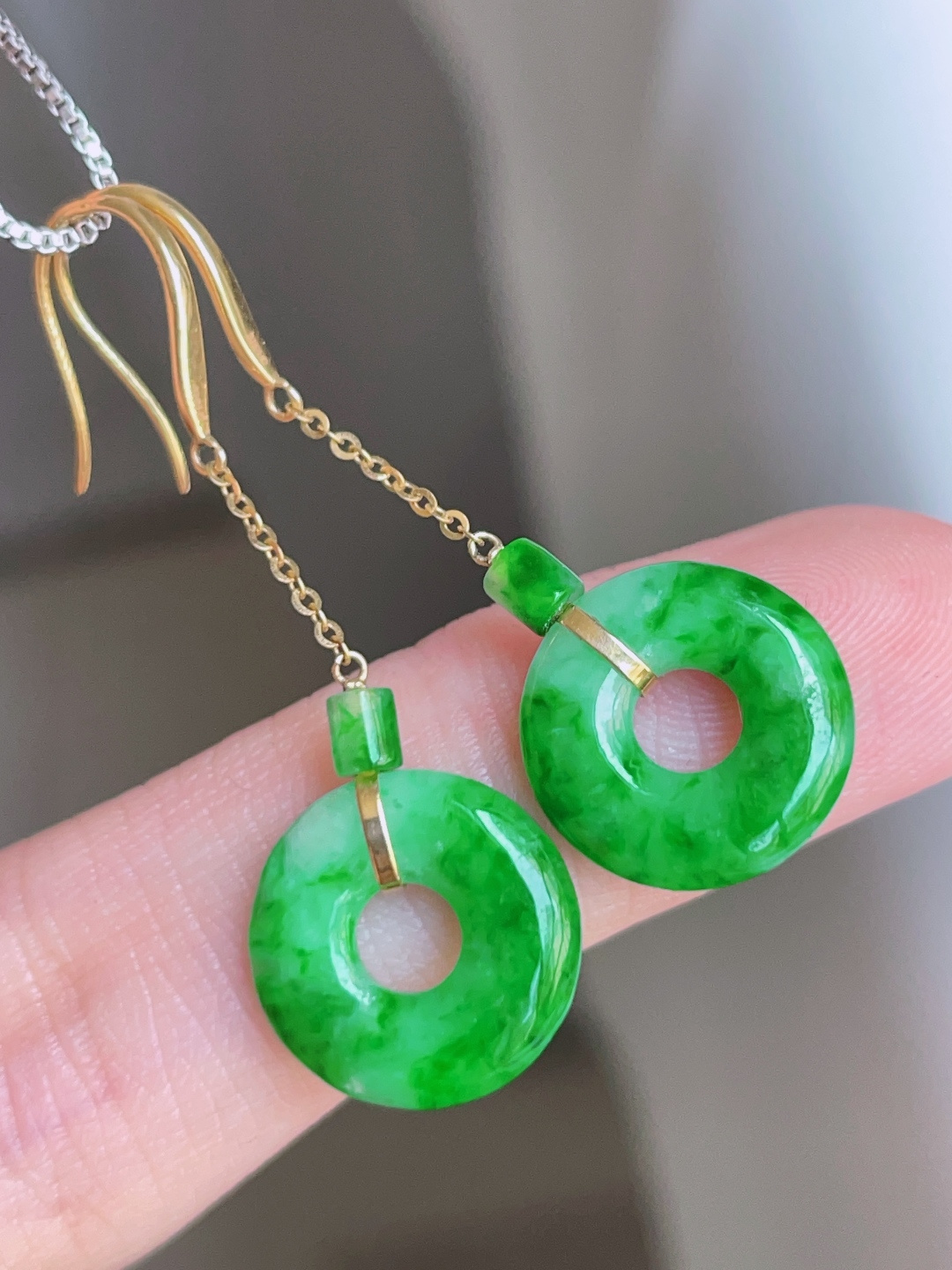 ️ 冰飘绿花甜甜圈耳坠，色泽鲜艳，种老水润，18k金镶嵌 36.8/12.4/2.7