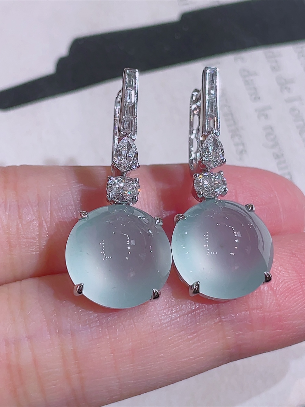️高冰玻璃种大鸽子蛋耳坠，无裂，18k金镶嵌，种水，全景天窗，重金镶嵌，南非钻镶，厚装饱满，荧光四射，刚性十足，高端大气，时尚百搭，性比高29.2/12.5/9.0，裸石12.5/12.5