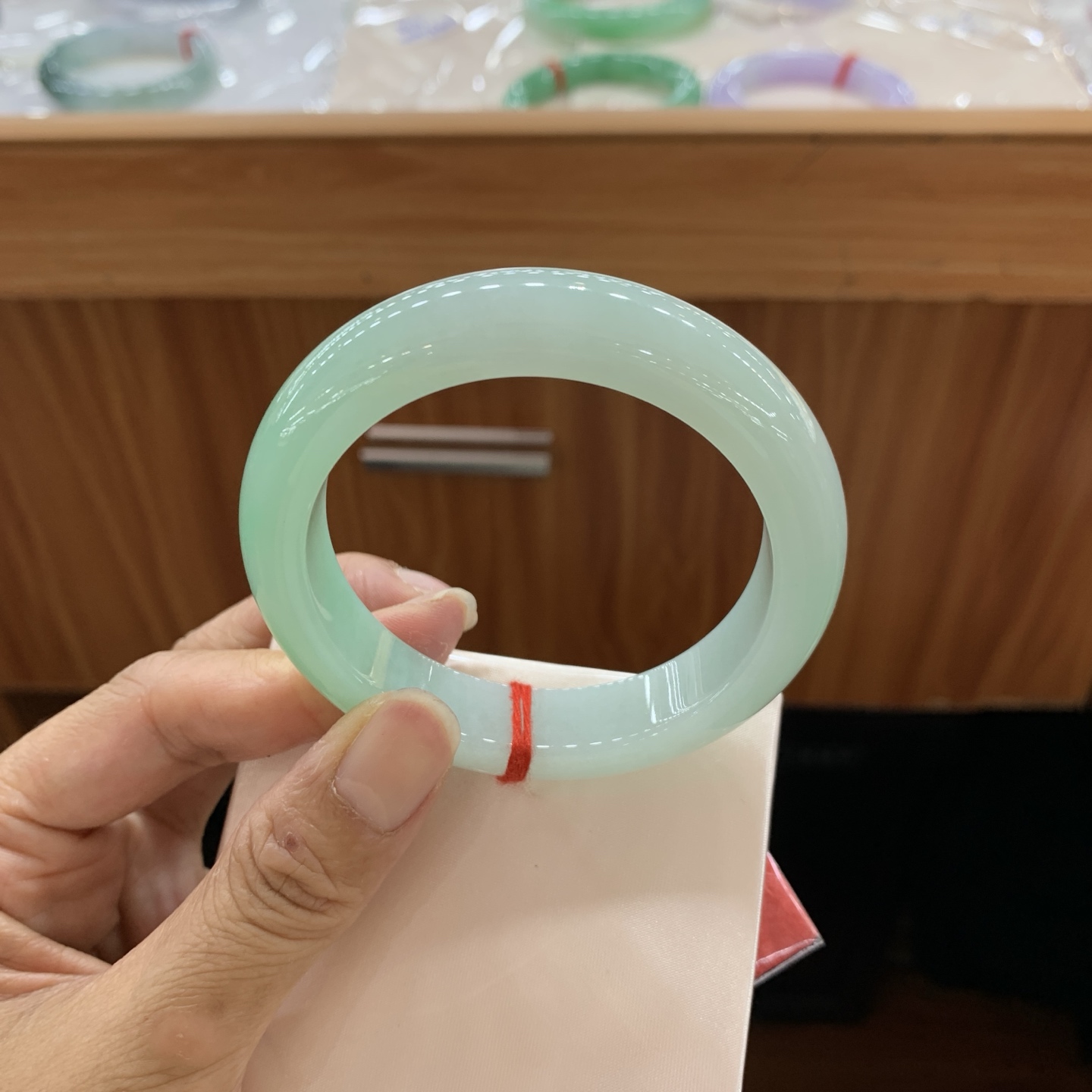 042329WZY 飘绿正圈翡翠手镯 54.6-12.7-9.1