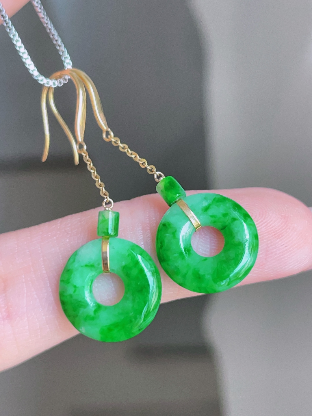️ 冰飘绿花甜甜圈耳坠，色泽鲜艳，种老水润，18k金镶嵌 36.8/12.4/2.7