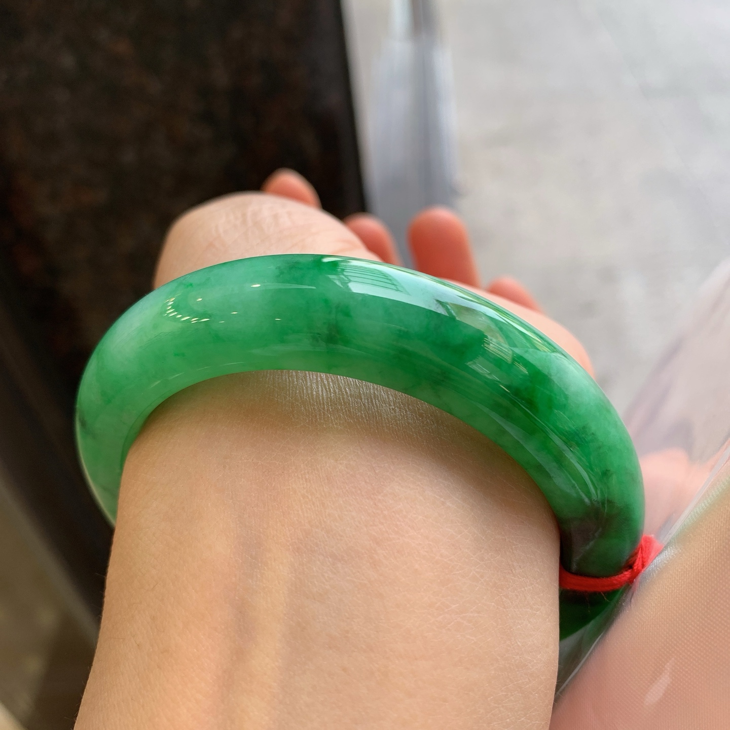 正圈满色，表皮微瑕疵，尺寸：58.3/13.5/10，色辣