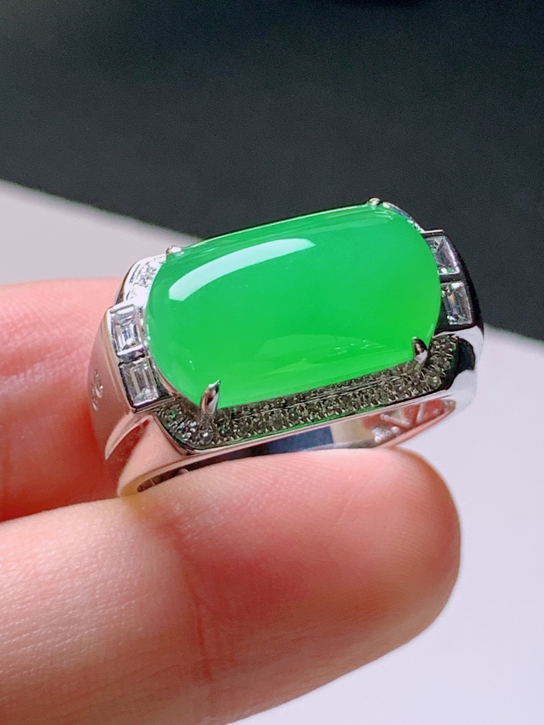 ️ 冰种阳绿马鞍男戒，无裂色阳起胶，裸石15.9/9.1/5.5，圈口20