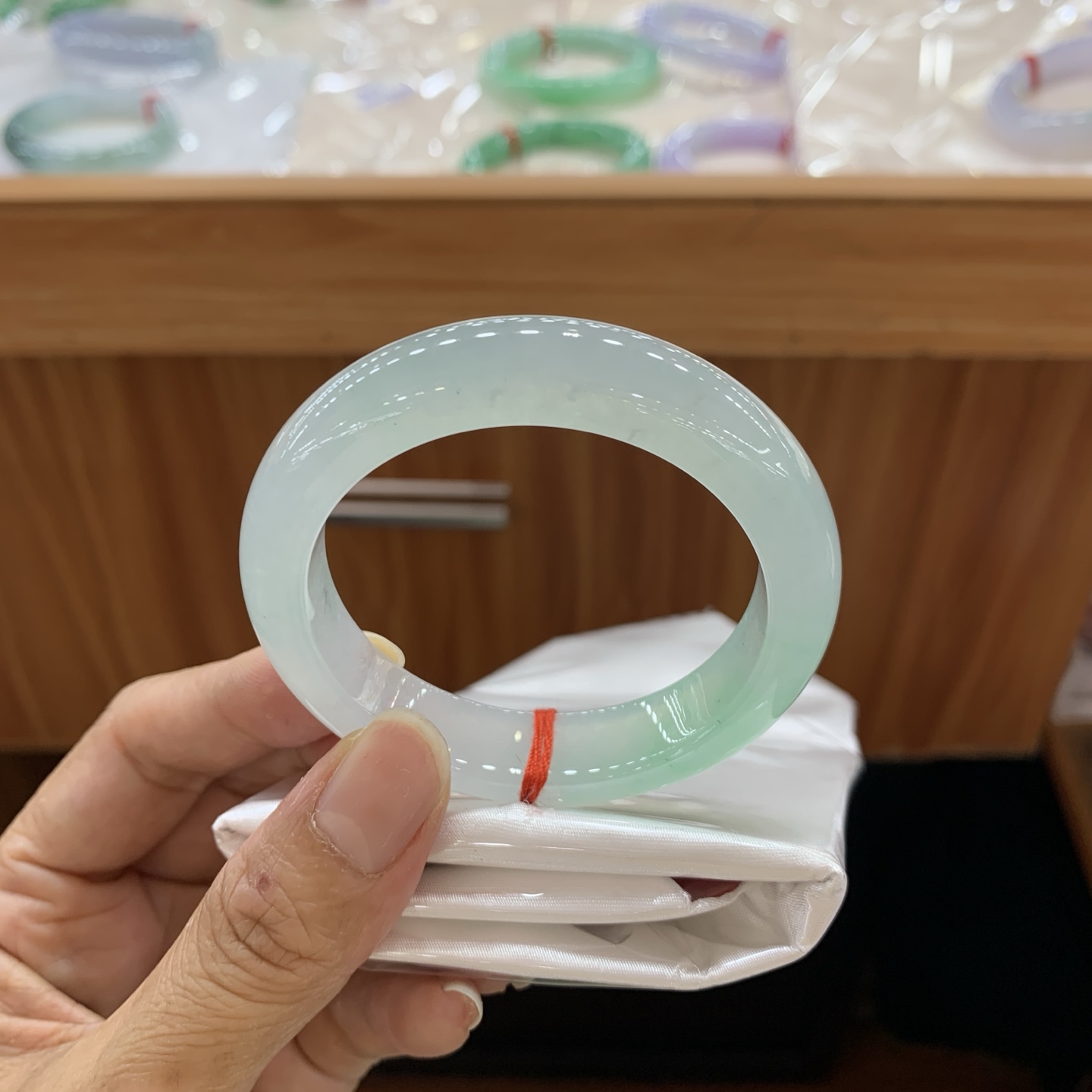 042333JM，冰绿正圈翡翠手镯，50.2/12.1/8.3