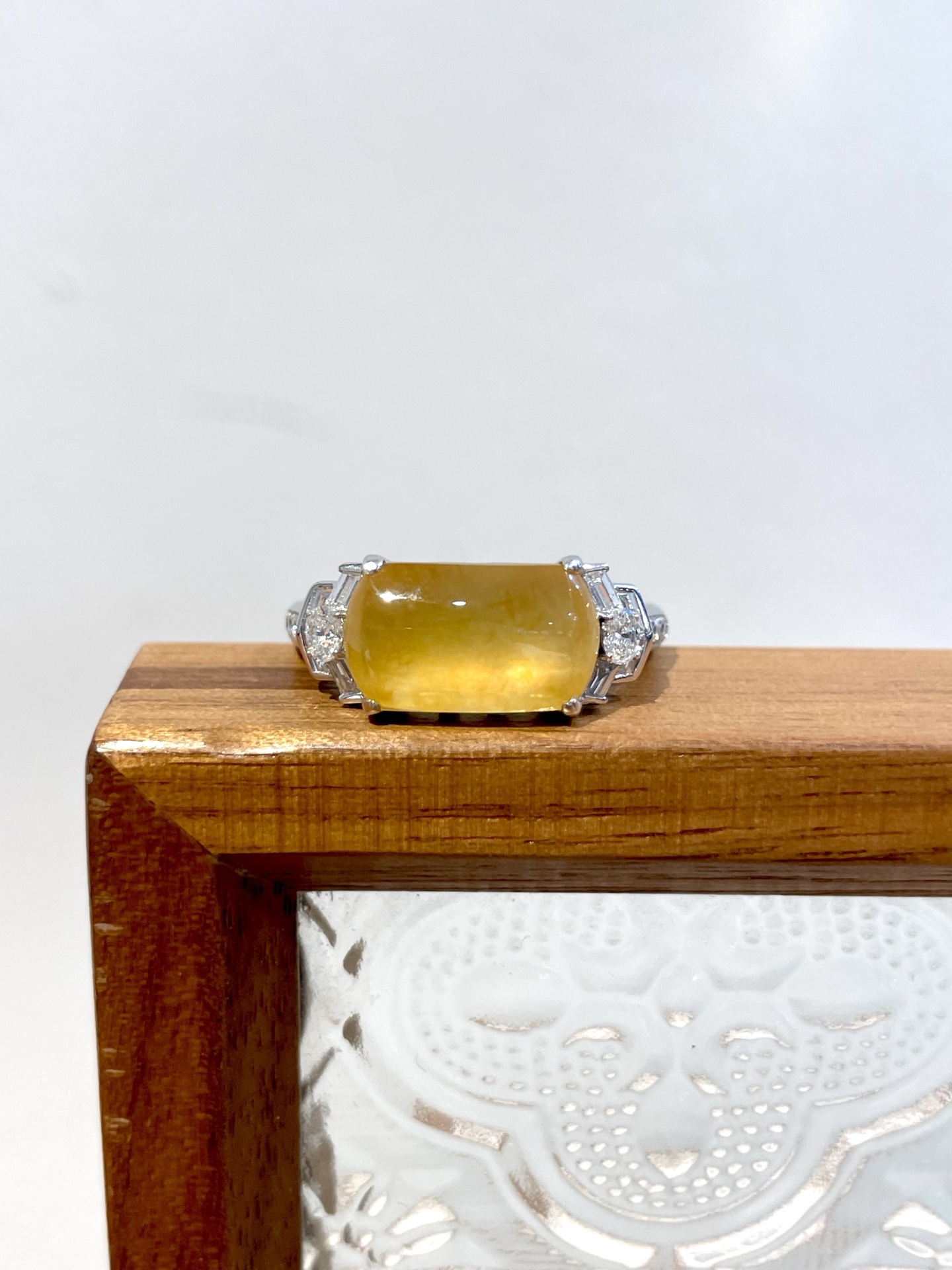 ️ 18K冰黄马鞍戒指，颜色漂亮，像一汪流动的蜜糖，冰莹透亮，上身很有质感，基础百搭款，尺寸：裸石