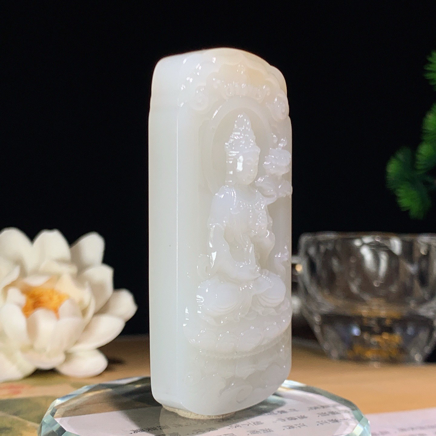 和田玉糖料羊脂白大势至菩萨牌子挂件 尺寸71/35/11重66克。玉质细腻油润。手推出油。佩戴高端典雅。lt260424