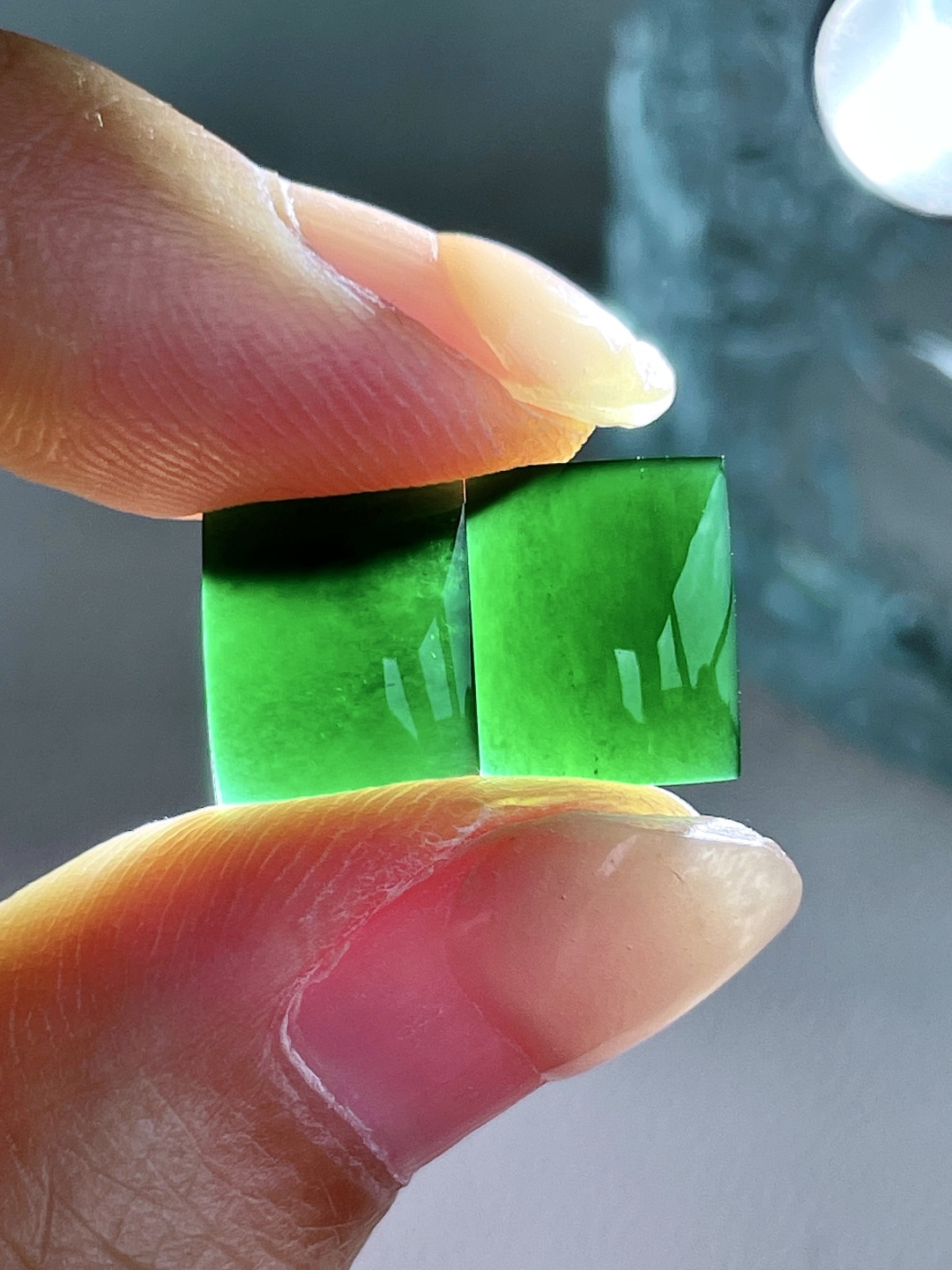 墨翠马鞍戒面一对，缅料，无裂，性比高，尺寸10.3/8.7/2.2，重量0.6克