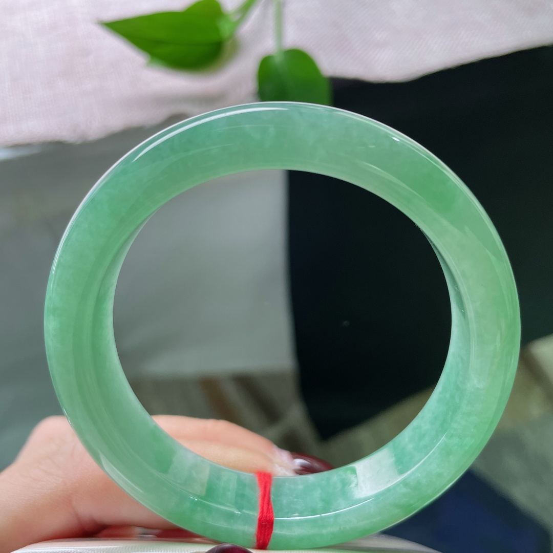 55.2/12.8/8.5绿底正圈，水头好，种老，简洁现代，充满动感。无裂，ss51664a