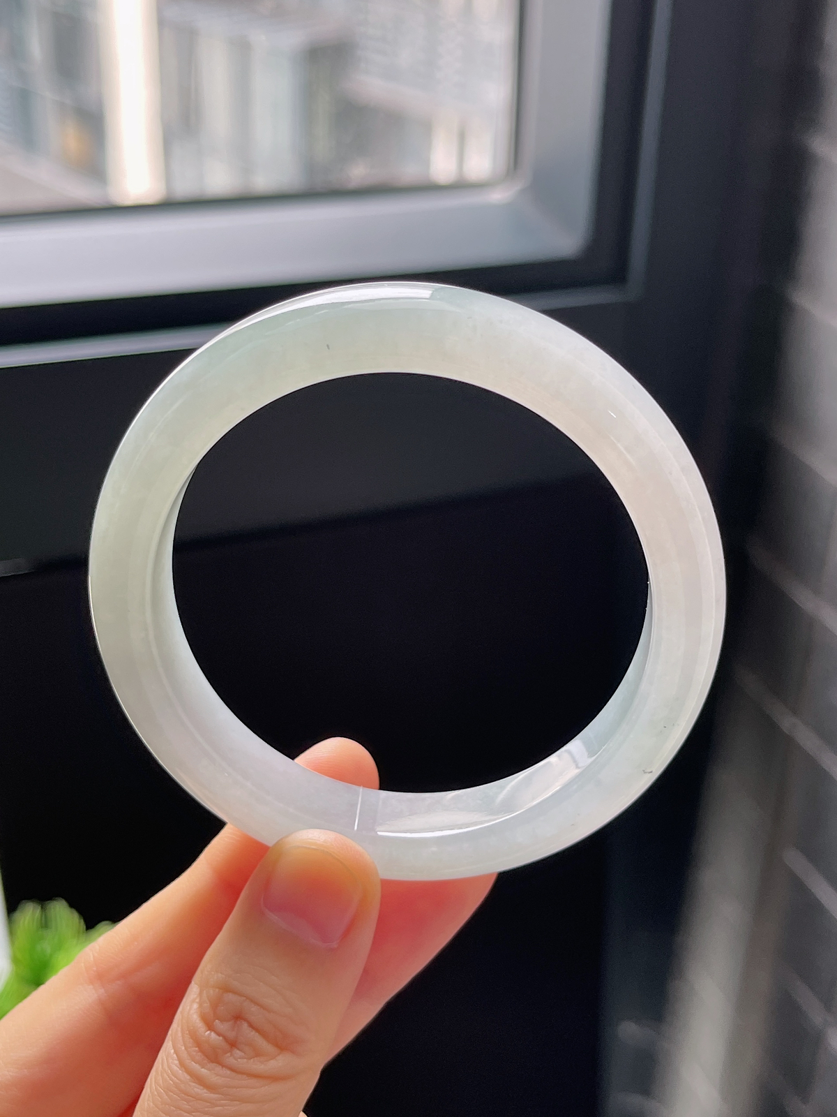 正圈55.2圈口，翡翠冰糯种淡绿色手镯