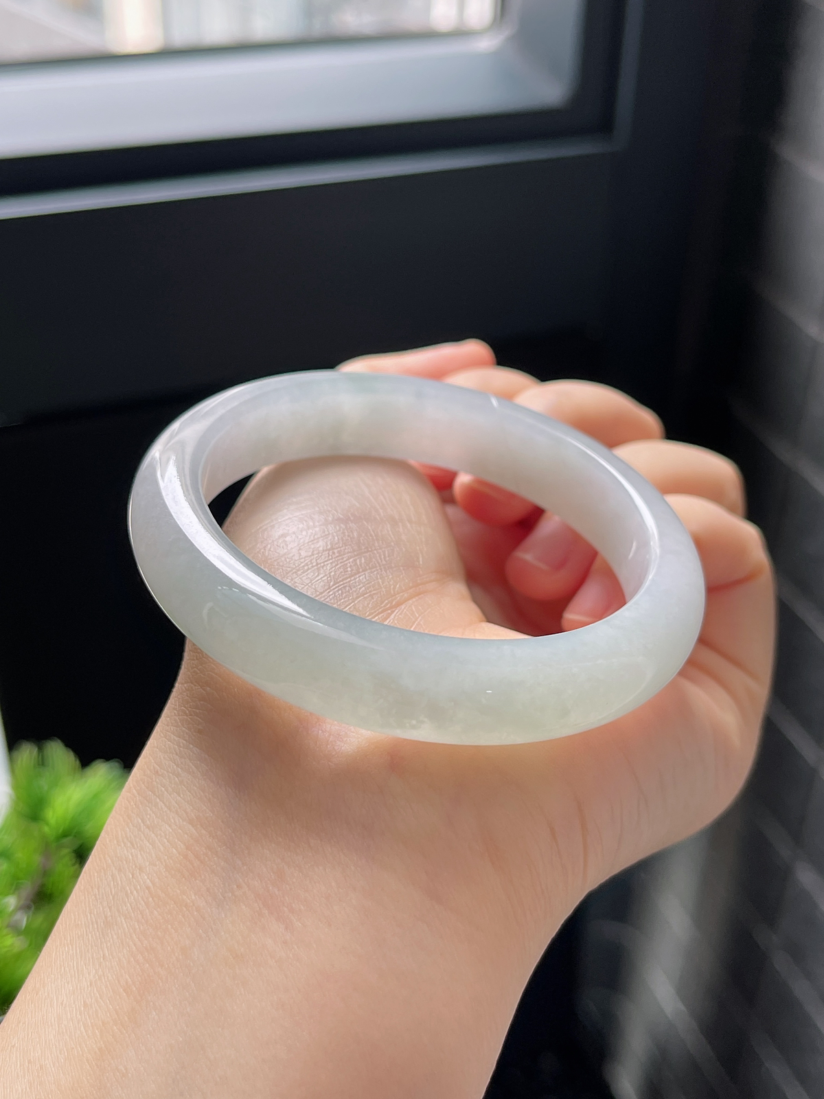 正圈55.2圈口，翡翠冰糯种淡绿色手镯