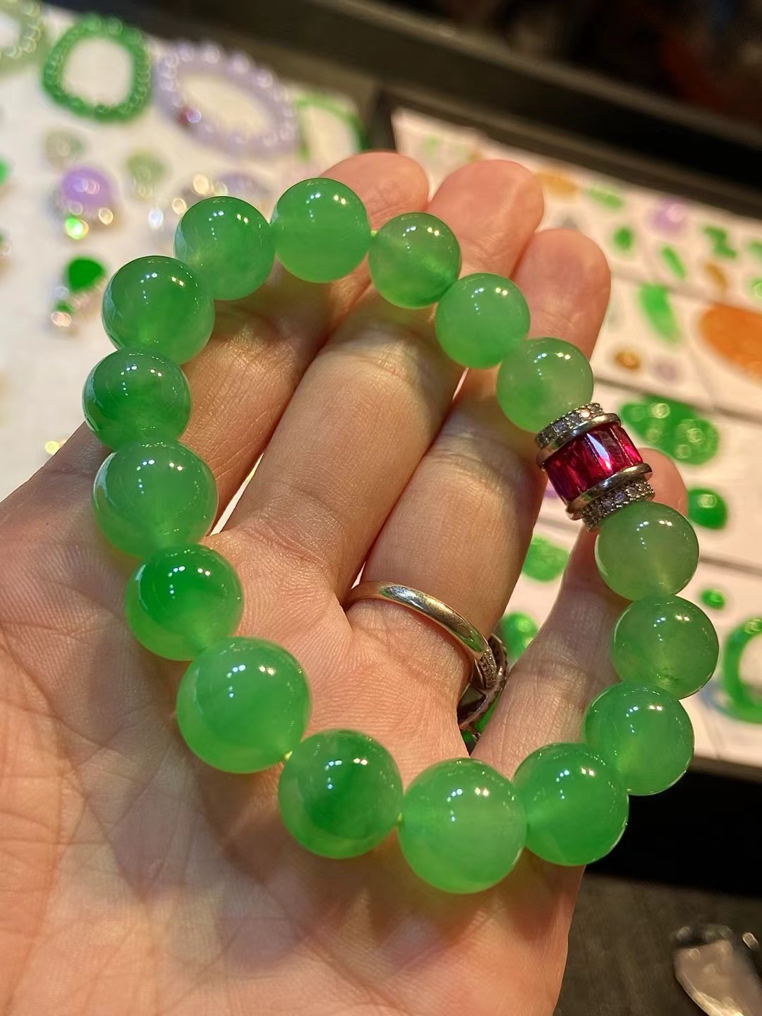 ️ 高冰阳绿手串，色泽漂亮，冰透水润，尺寸12.1/11
