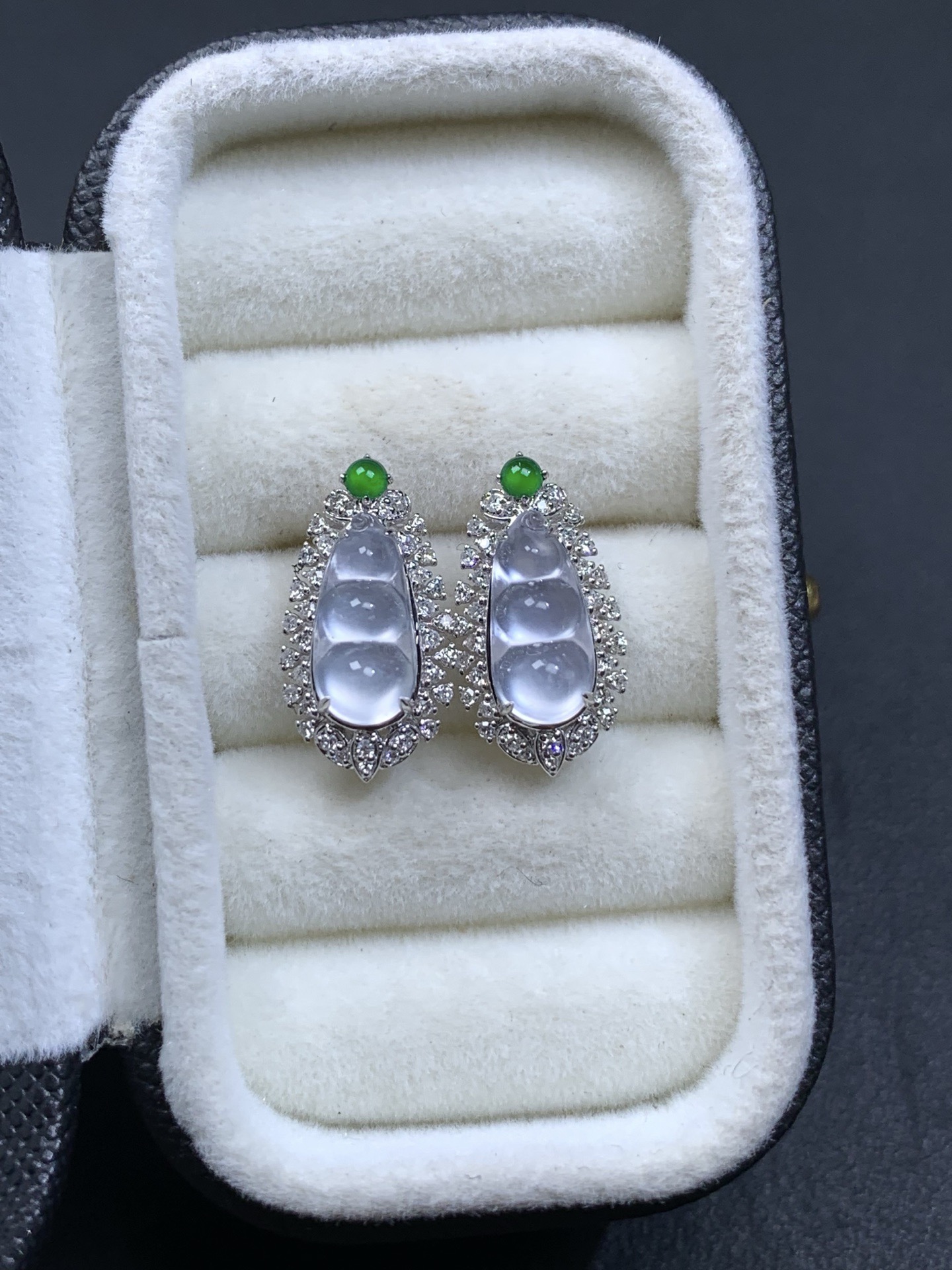 18k金镶嵌炸光福豆耳钉16.9/9/7，裸石10.8/5.2/4.5