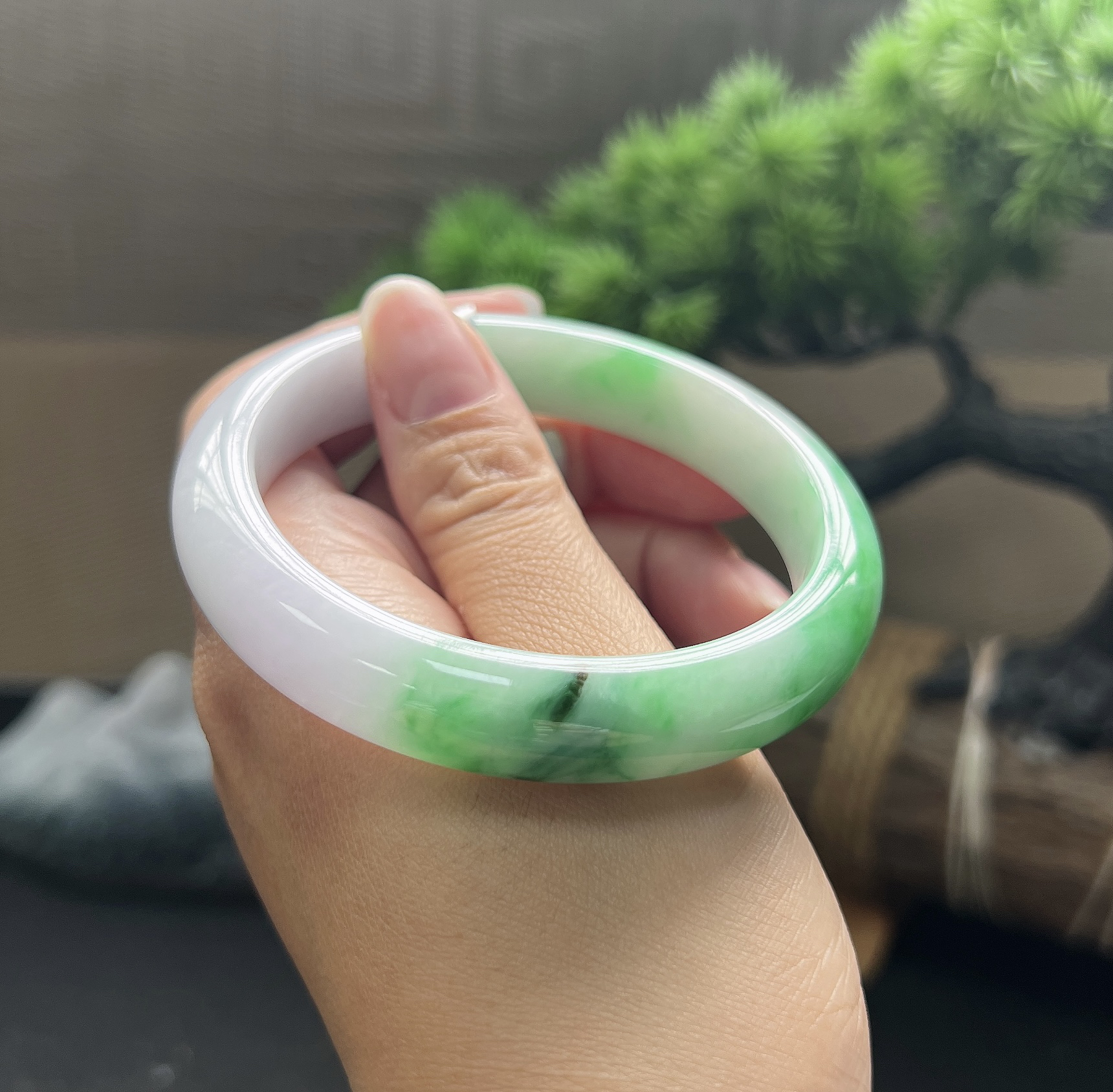 58.5圈口正圈飘花手镯