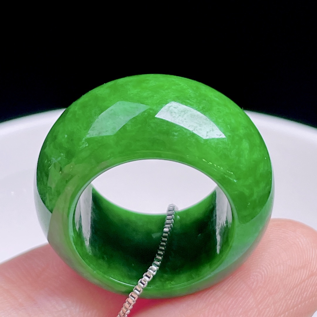 ️ 辣绿扳指 色辣无比，种老水润，尺寸：25.6/13.3/5，圈口：11.5#