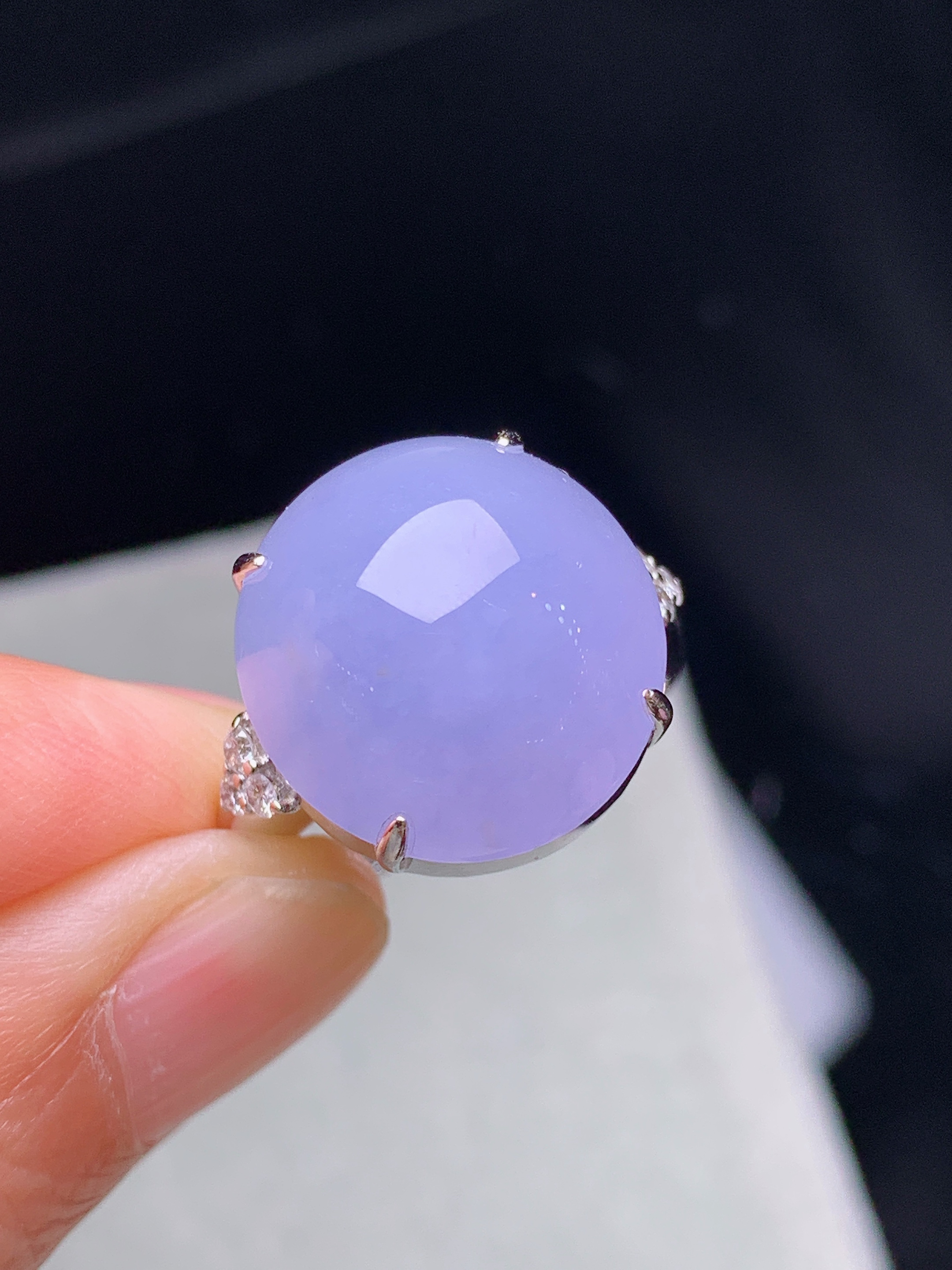 18k金钻镶嵌紫罗兰蛋面戒指 玉质细腻 色泽艳丽清新 水润亮眼 圈口14 裸石尺寸15.6*14.8*8.5f1