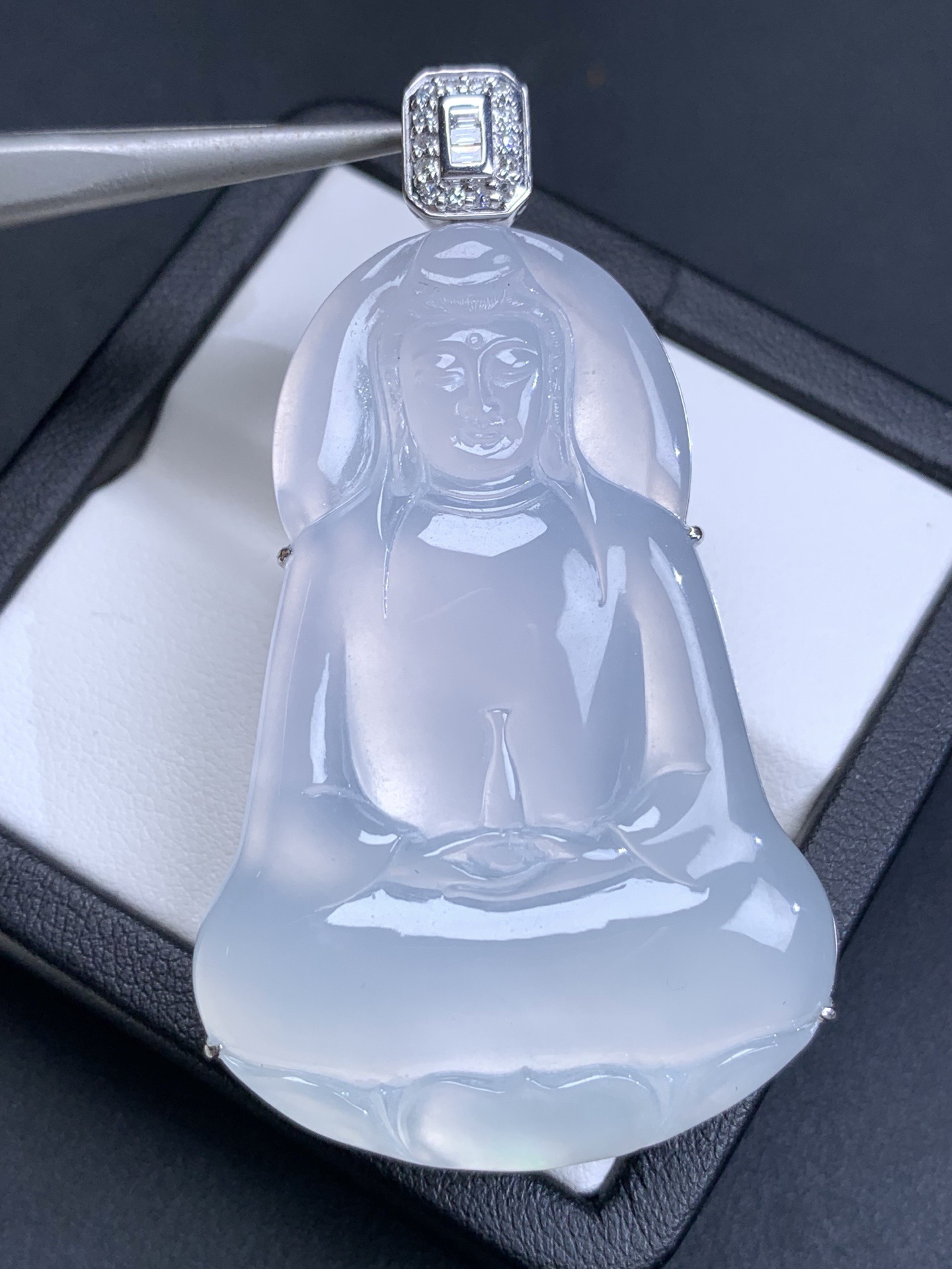 18k金镶嵌冰种起光素衣观音吊坠61.8/36/10.6，裸石52.8/36/5.3