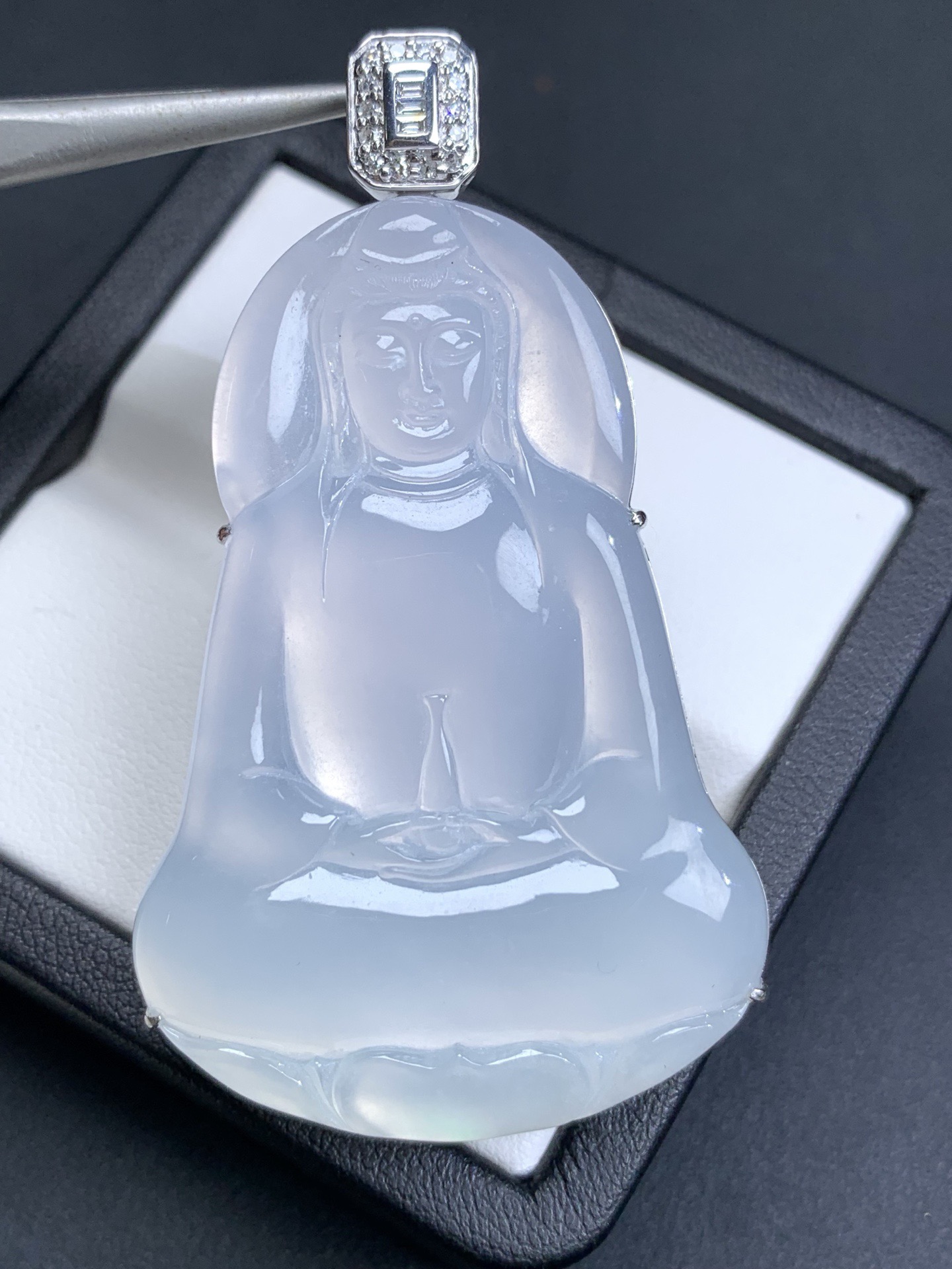 18k金镶嵌冰种起光素衣观音吊坠61.8/36/10.6，裸石52.8/36/5.3