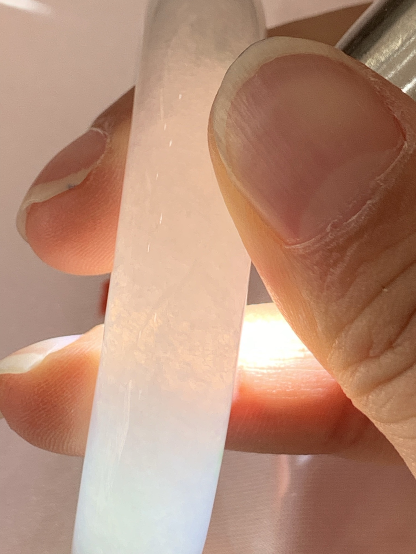 冰飘阳绿贵妃，53.4-45.2-11.5-11.2，0426-N544，打灯棉线，底妆冰透润细腻，飘一抹冰阳绿花，鲜艳得像新冒头的嫩芽，灵动清新，即柔和又充满生机。