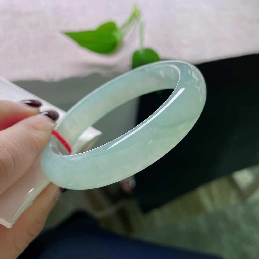 57.1/12.8/7.9，冰晴底正圈，清润通透，腕间造就的一方静谧，浅黛素心。无裂。ss51501a