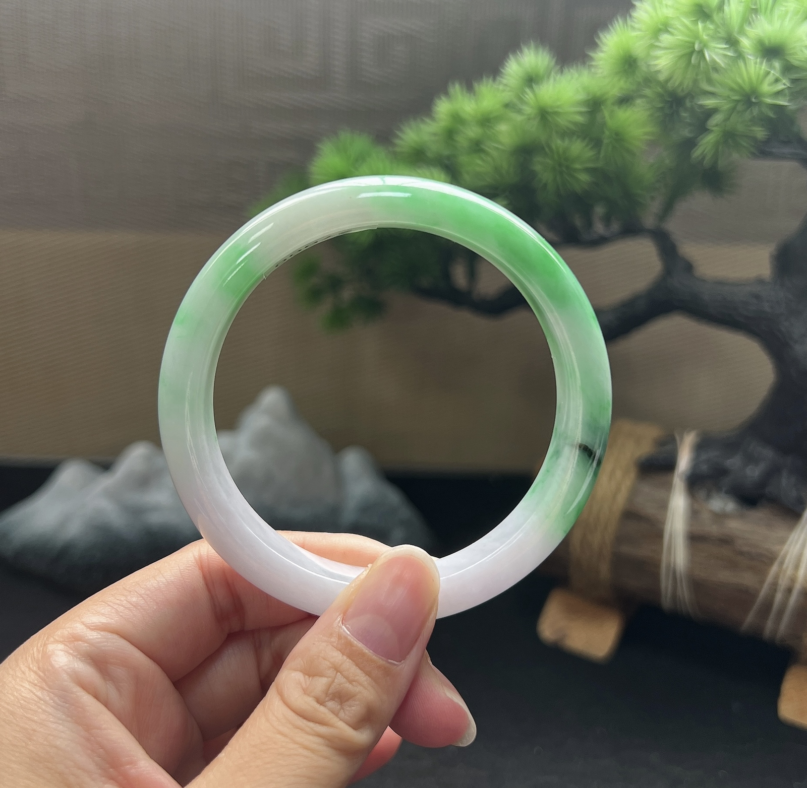 58.5圈口正圈飘花手镯