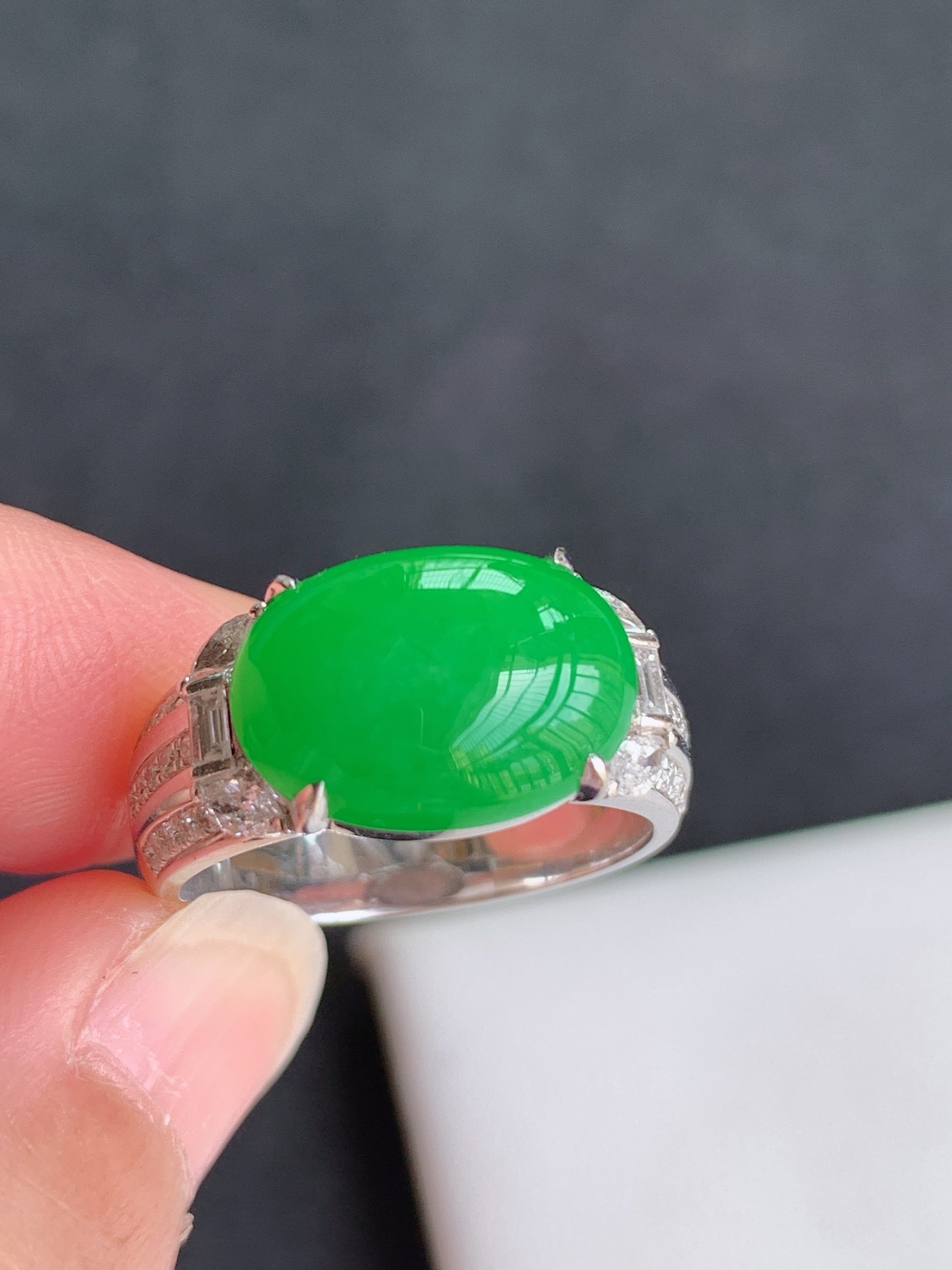 ️，18k镶嵌冰绿马鞍戒，无裂，裸石尺寸：13/9/5，圈口14