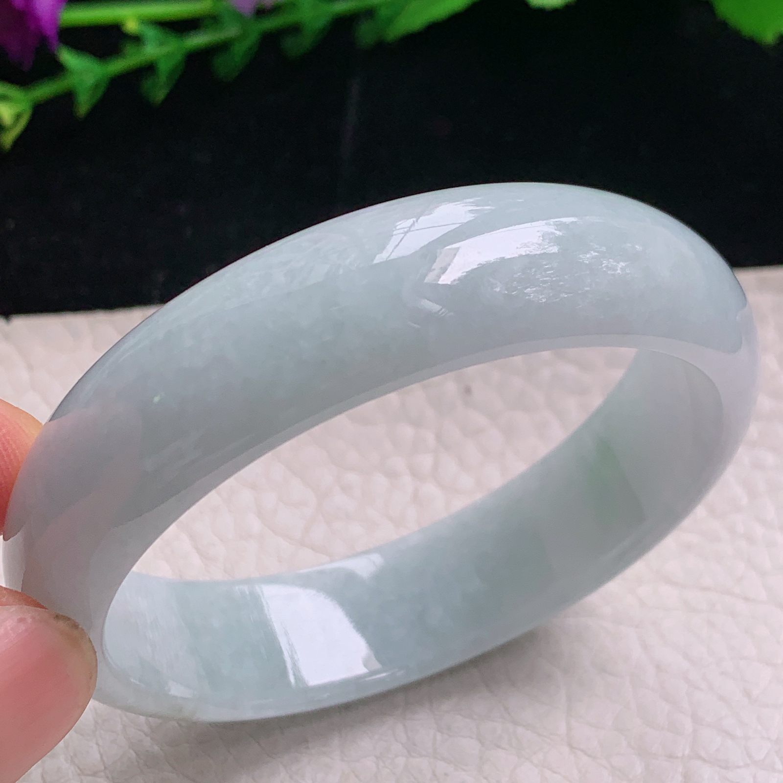 Ll自然光56*15*6.5轮胎镯缅甸翡翠手镯淡绿撒金宽边厚装镯 正圈平安镯