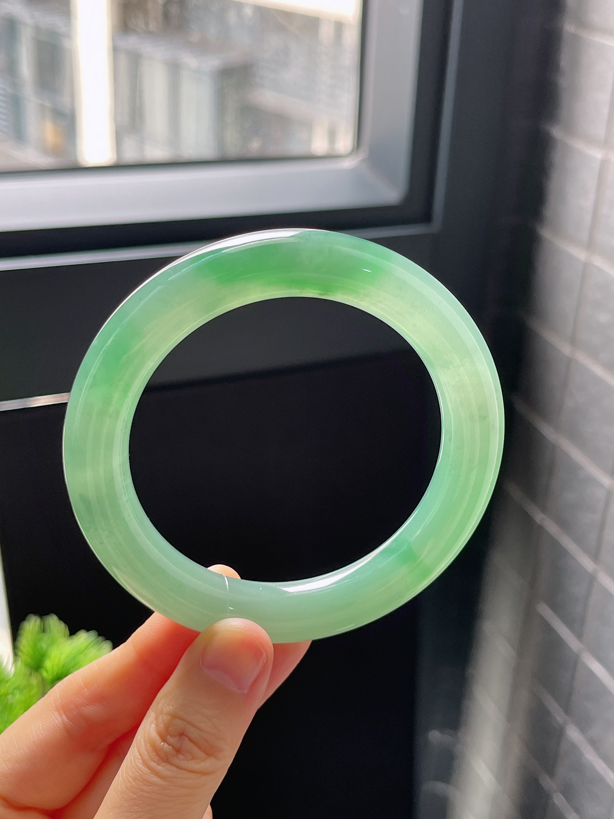 圆镯57.5圈口，翡翠冰糯种绿色手镯