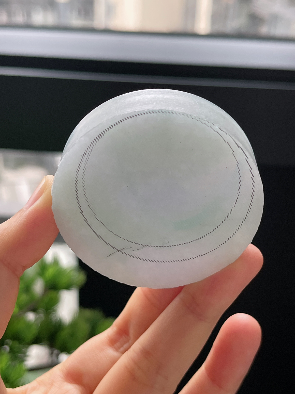 翡翠糯化春带彩镯心