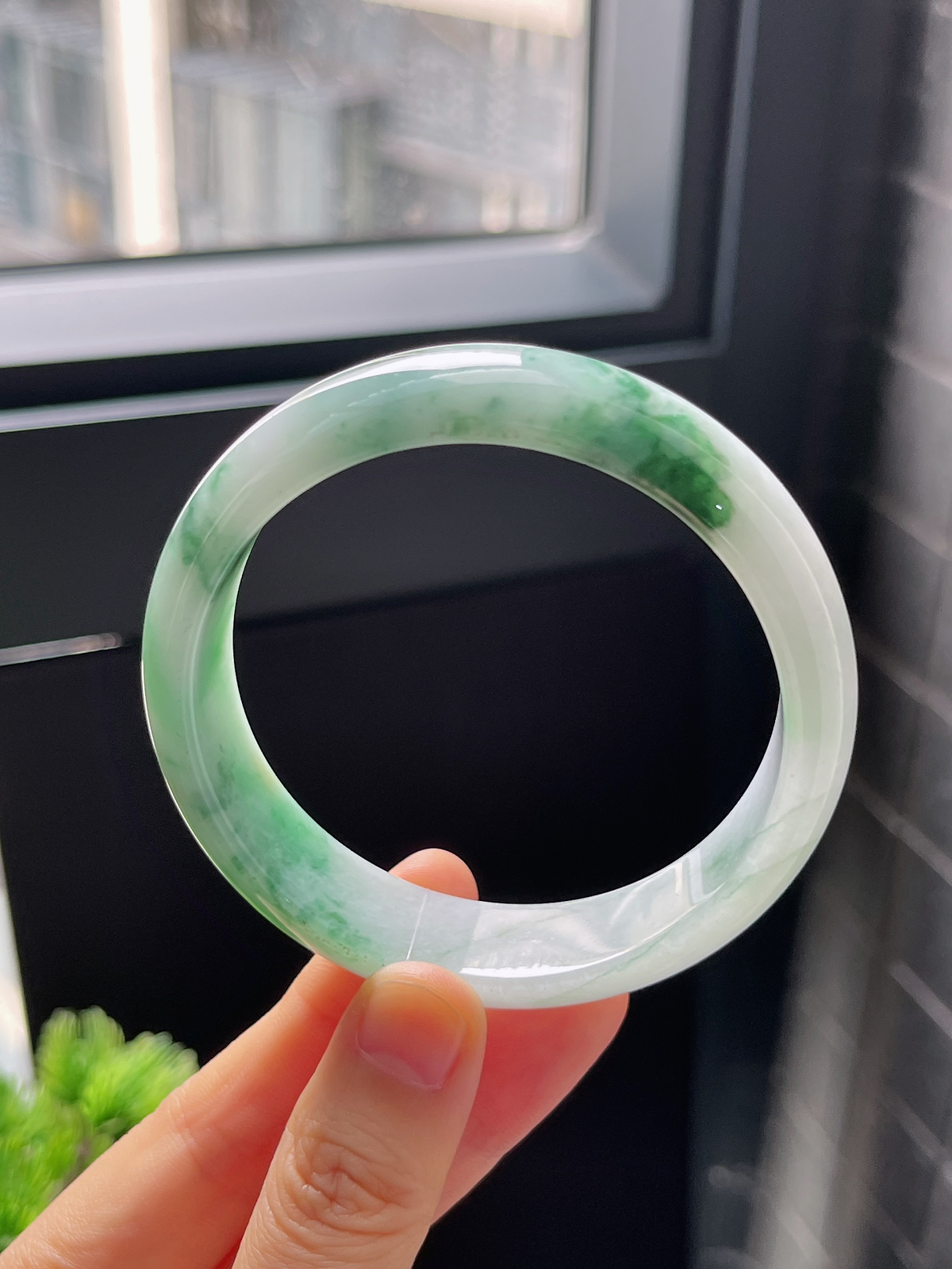 正圈58.3圈口，翡翠糯化种飘绿手镯