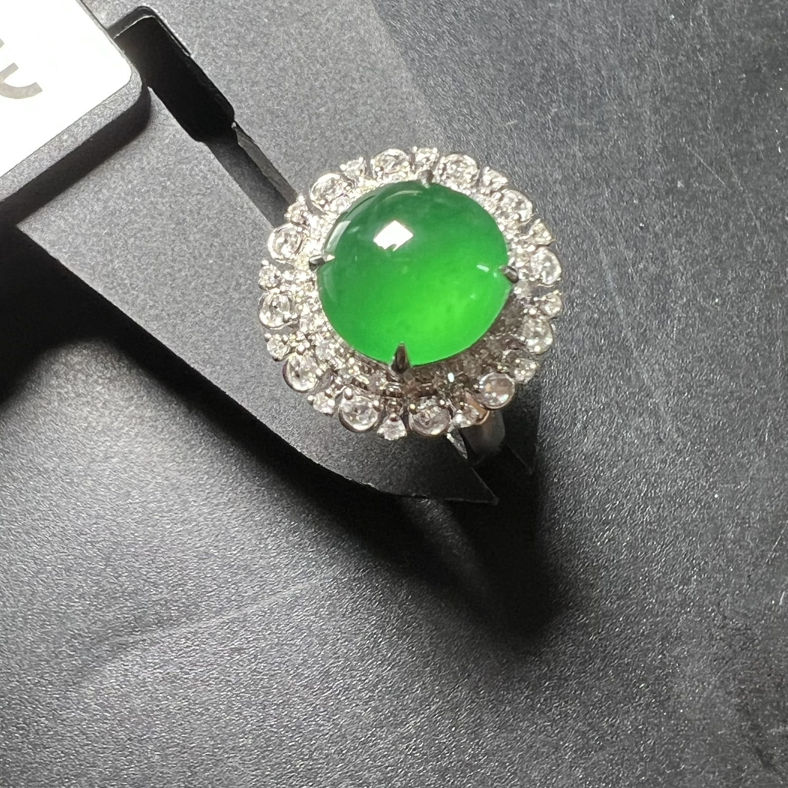 满绿戒指，种好饱满，整体16.6*15.5*12.9 裸石尺寸9.7*9.3*5.5