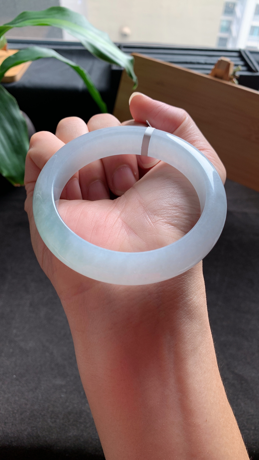 58圈口 天然A货翡翠手镯 版型宽厚 种水好