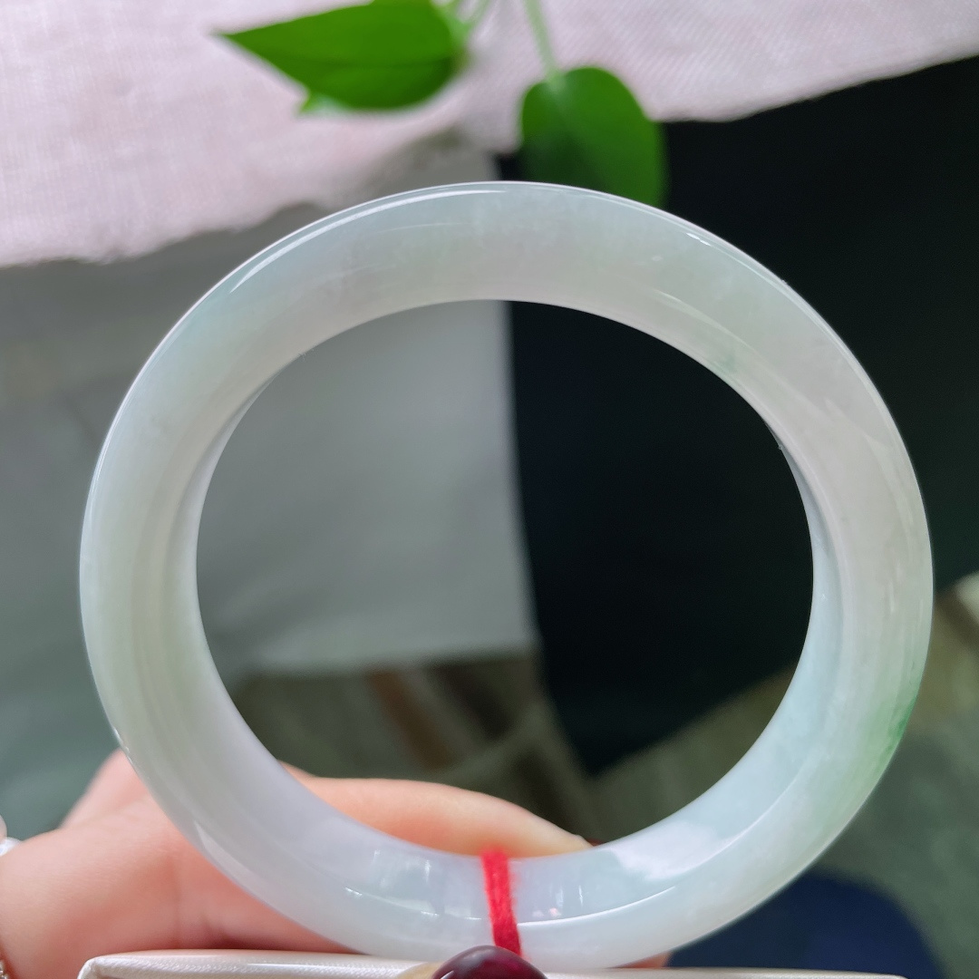 55.9/11.3/8.4飘花正圈，水润细腻，一抹飘花，倾心秀丽，无裂，ss51460a