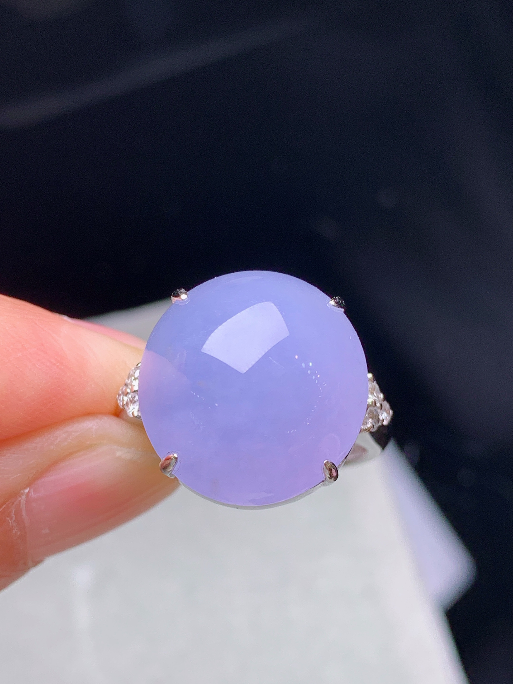 18k金钻镶嵌紫罗兰蛋面戒指 玉质细腻 色泽艳丽清新 水润亮眼 圈口14 裸石尺寸15.6*14.8*8.5f1