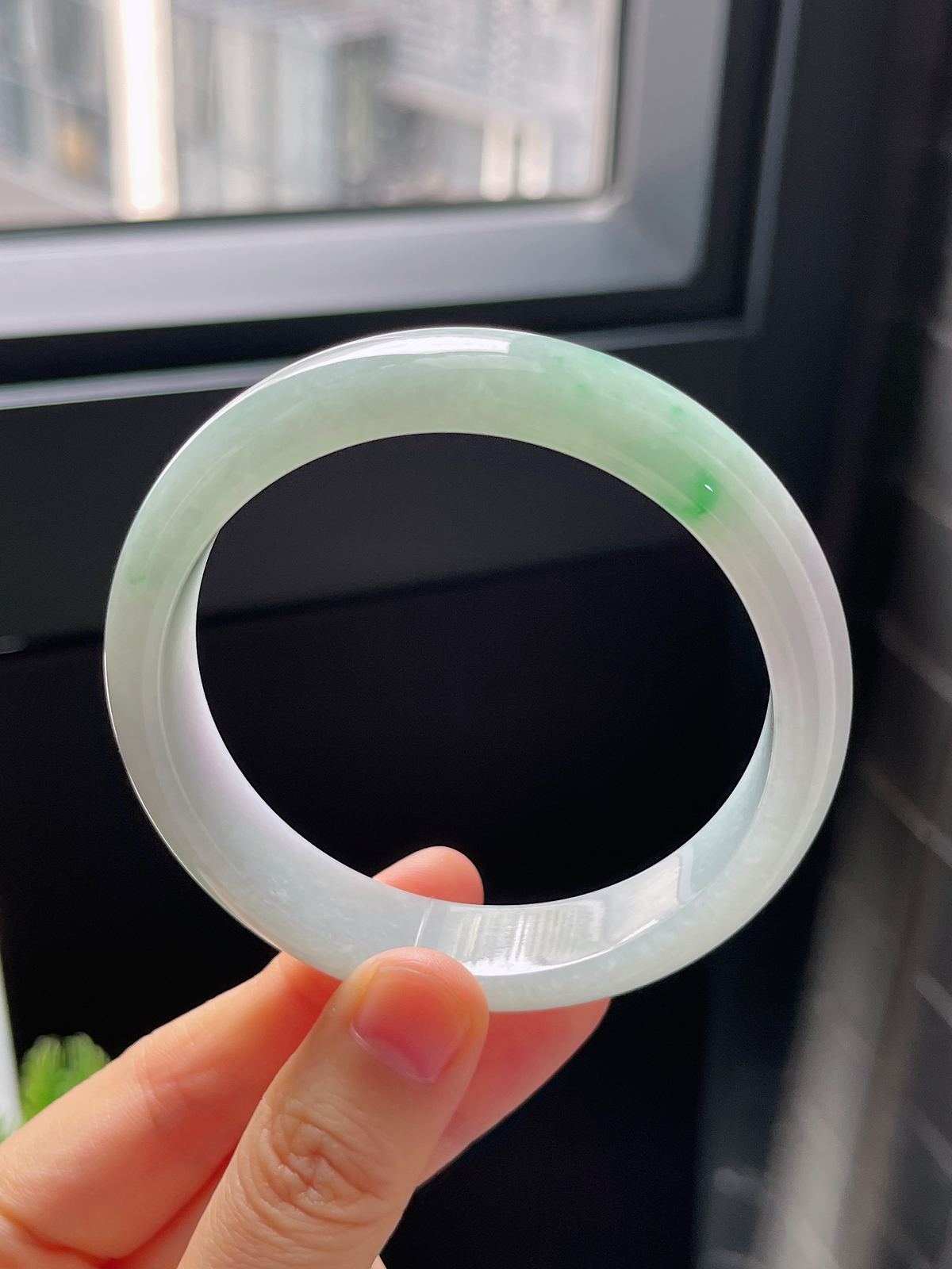 正圈58.2圈口，翡翠糯化种飘绿手镯