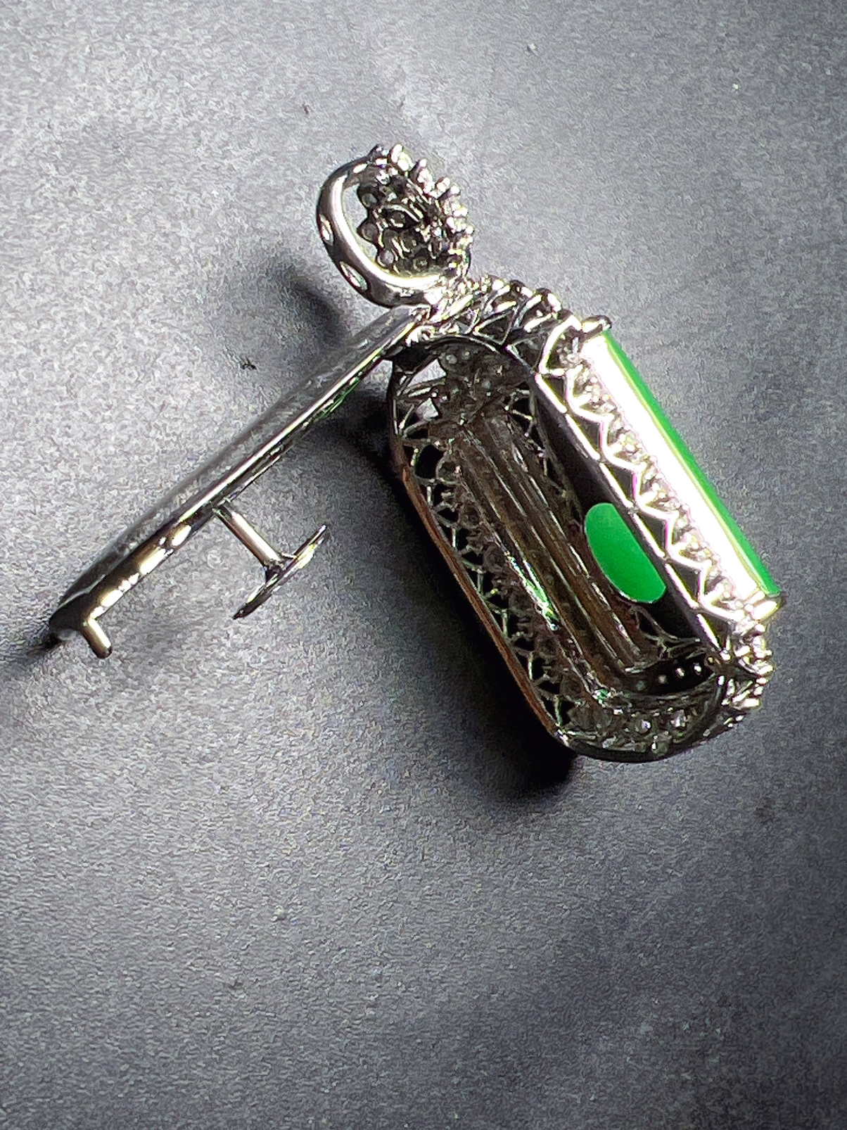 满色无事牌种好料细厚装，整体尺寸38.5*20*11.9 裸石尺寸18.2*12.5*4