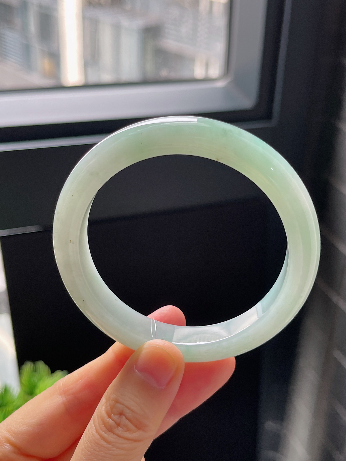 正圈55.2圈口，翡翠冰糯种淡绿色手镯