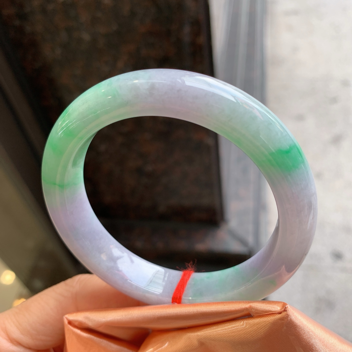 正圈春带彩，有纹、有裂，尺寸：57.8/12.7/9.8，色好