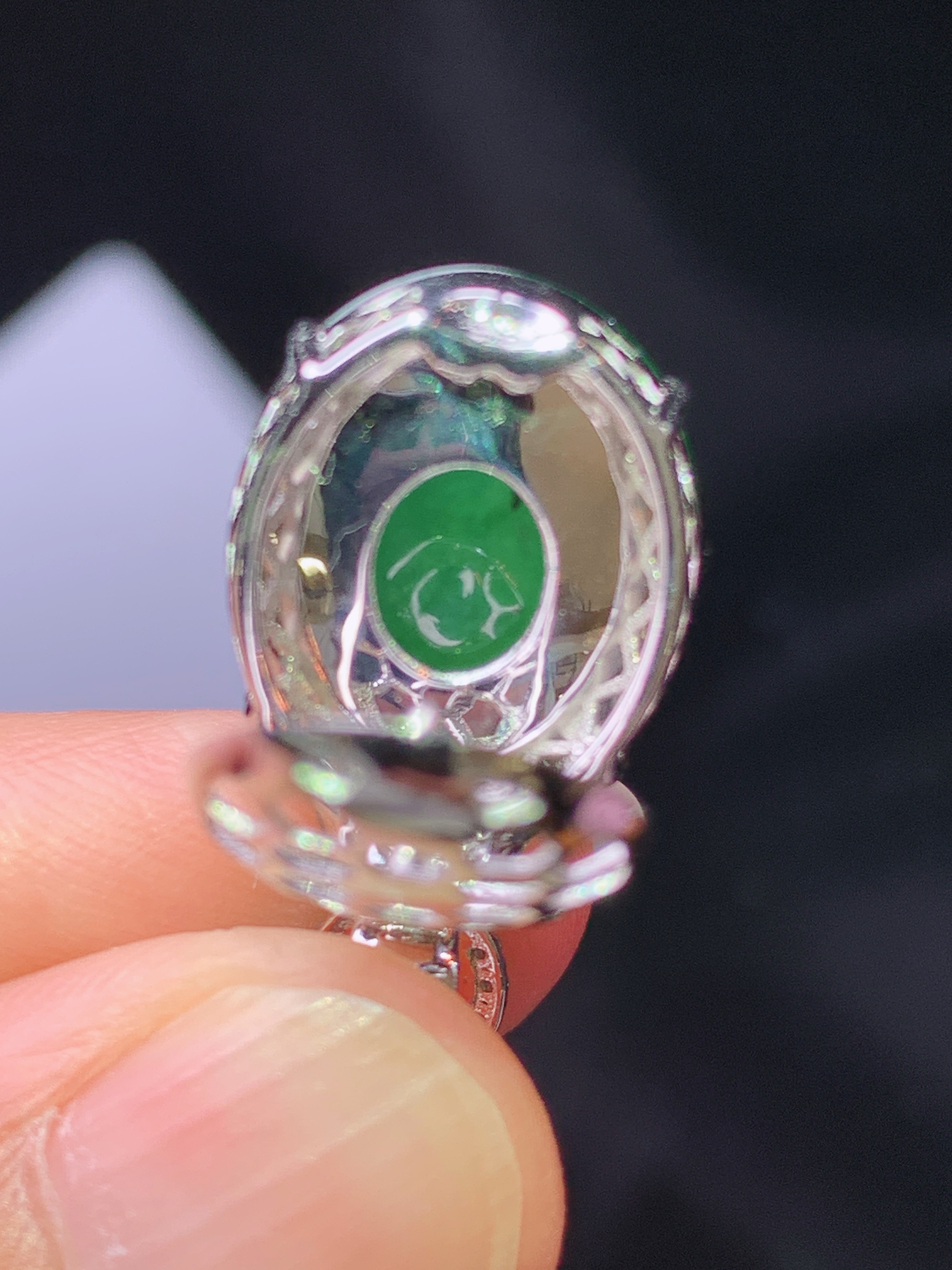 18k金钻镶嵌满绿蛋面吊坠 玉质细腻 色泽艳丽清新 水润亮眼 整体尺寸24.8*13*13f1