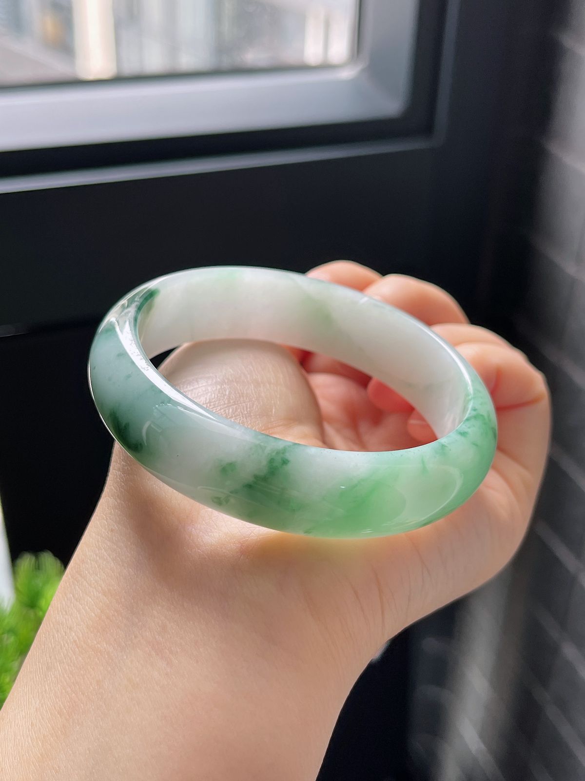 正圈58.3圈口，翡翠糯化种飘绿手镯