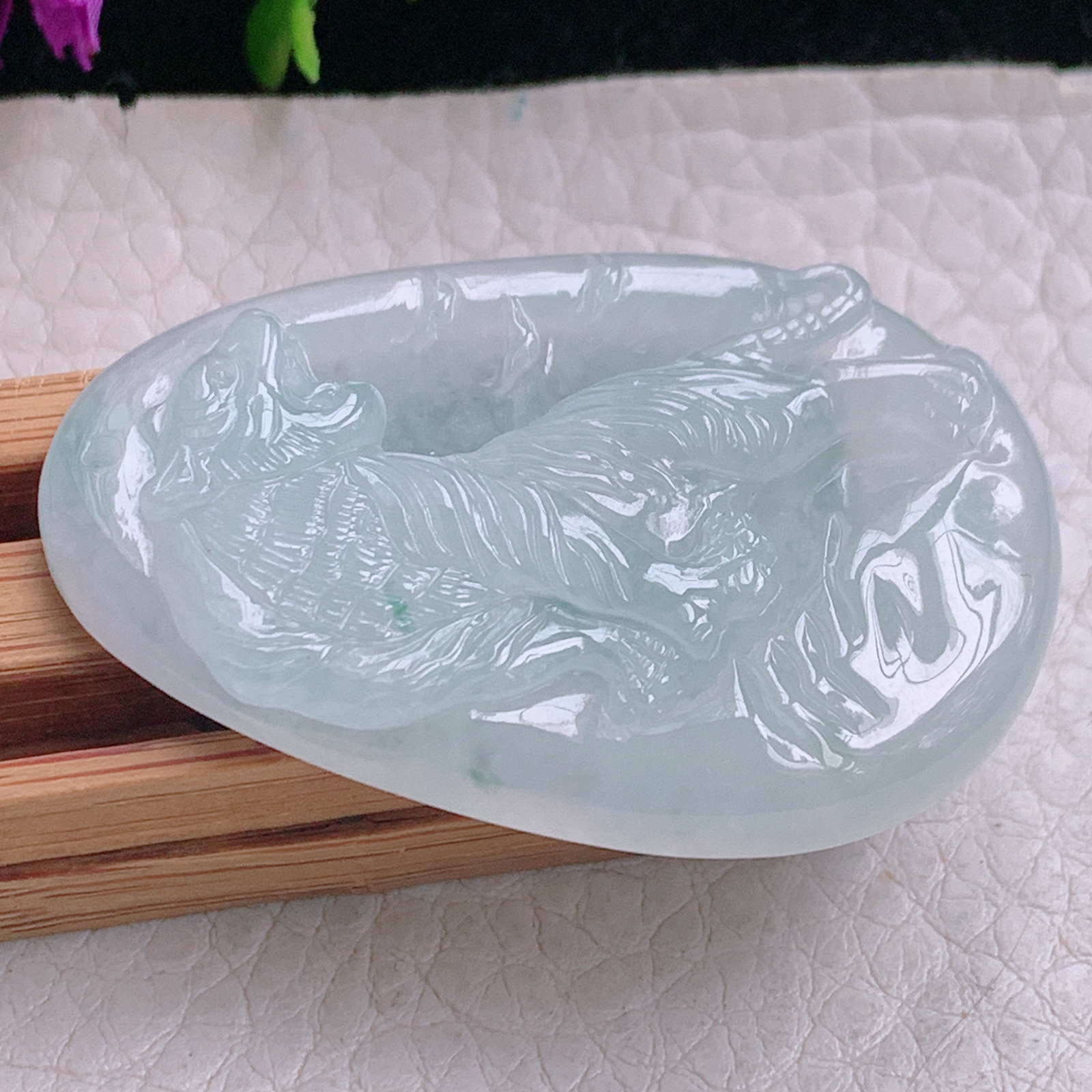 Ktj实拍43.8*29.5*5.2天然缅甸翡翠冰飘花生肖老虎吊坠 生肖守护神上山虎玉坠