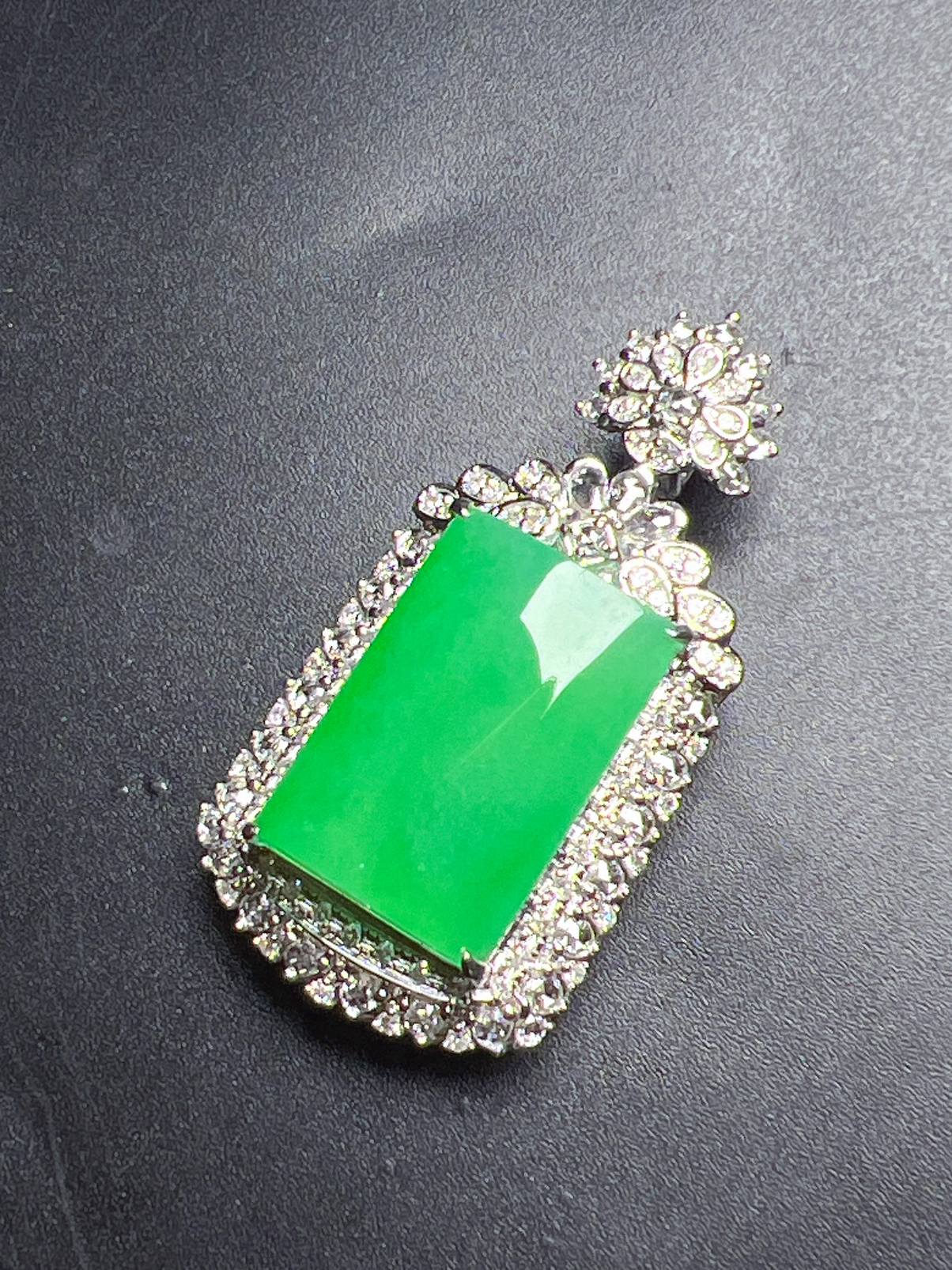 满色无事牌种好料细厚装，整体尺寸38.5*20*11.9 裸石尺寸18.2*12.5*4