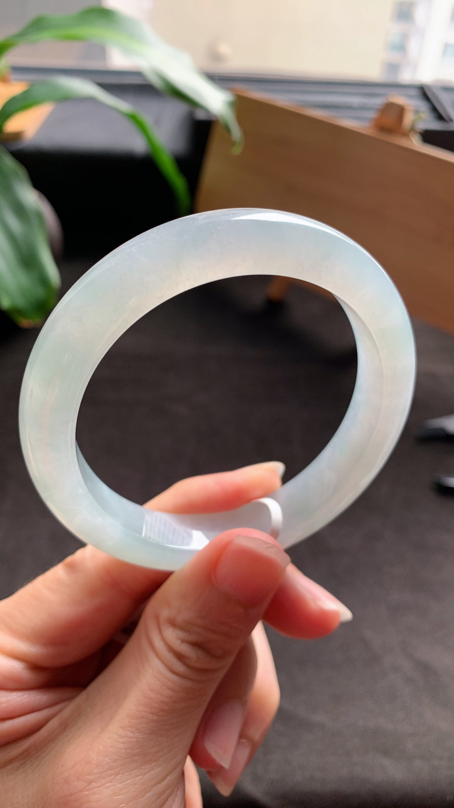 57圈口 天然A货翡翠手镯 种水好 版型宽厚