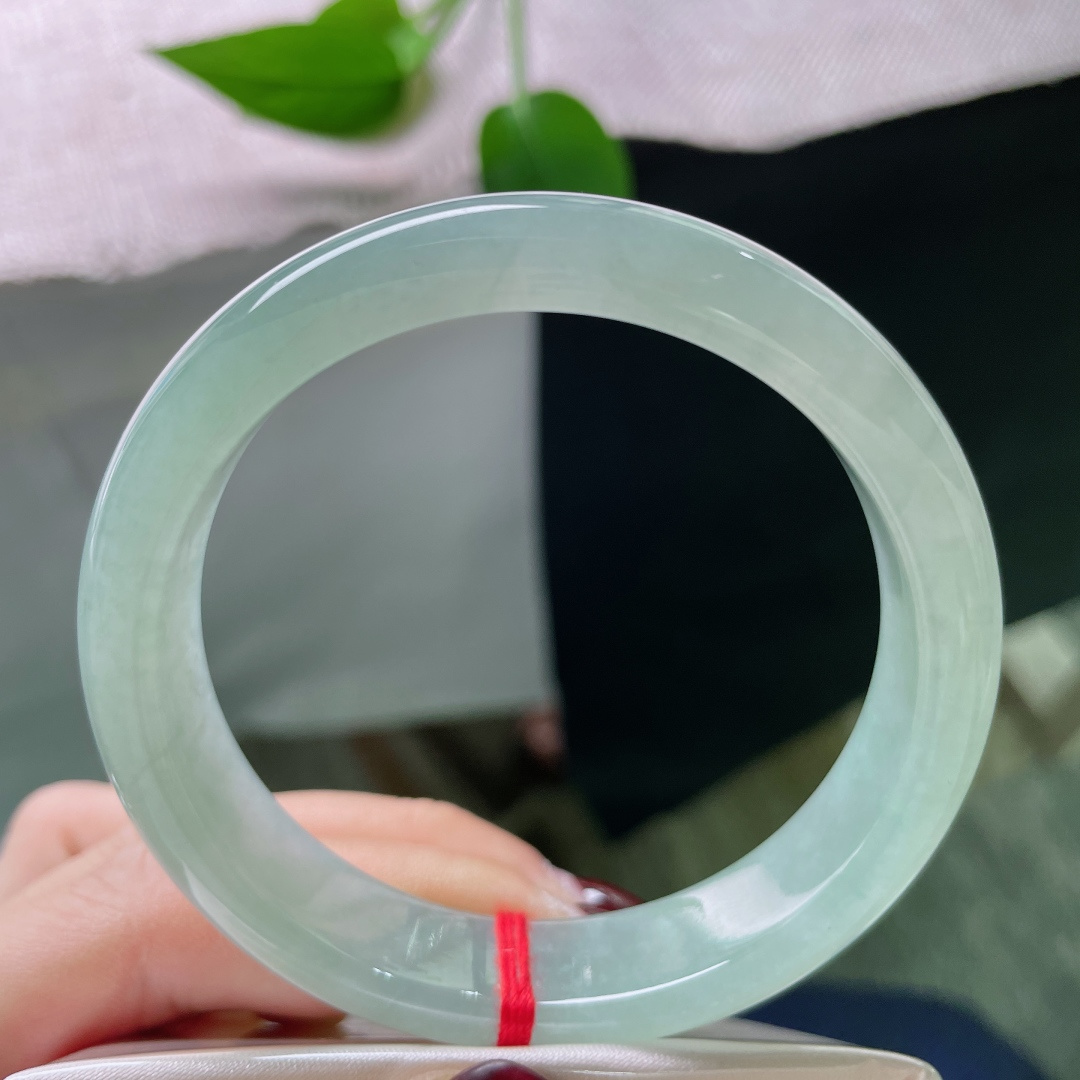 57.1/12.8/7.9，冰晴底正圈，清润通透，腕间造就的一方静谧，浅黛素心。无裂。ss51501a