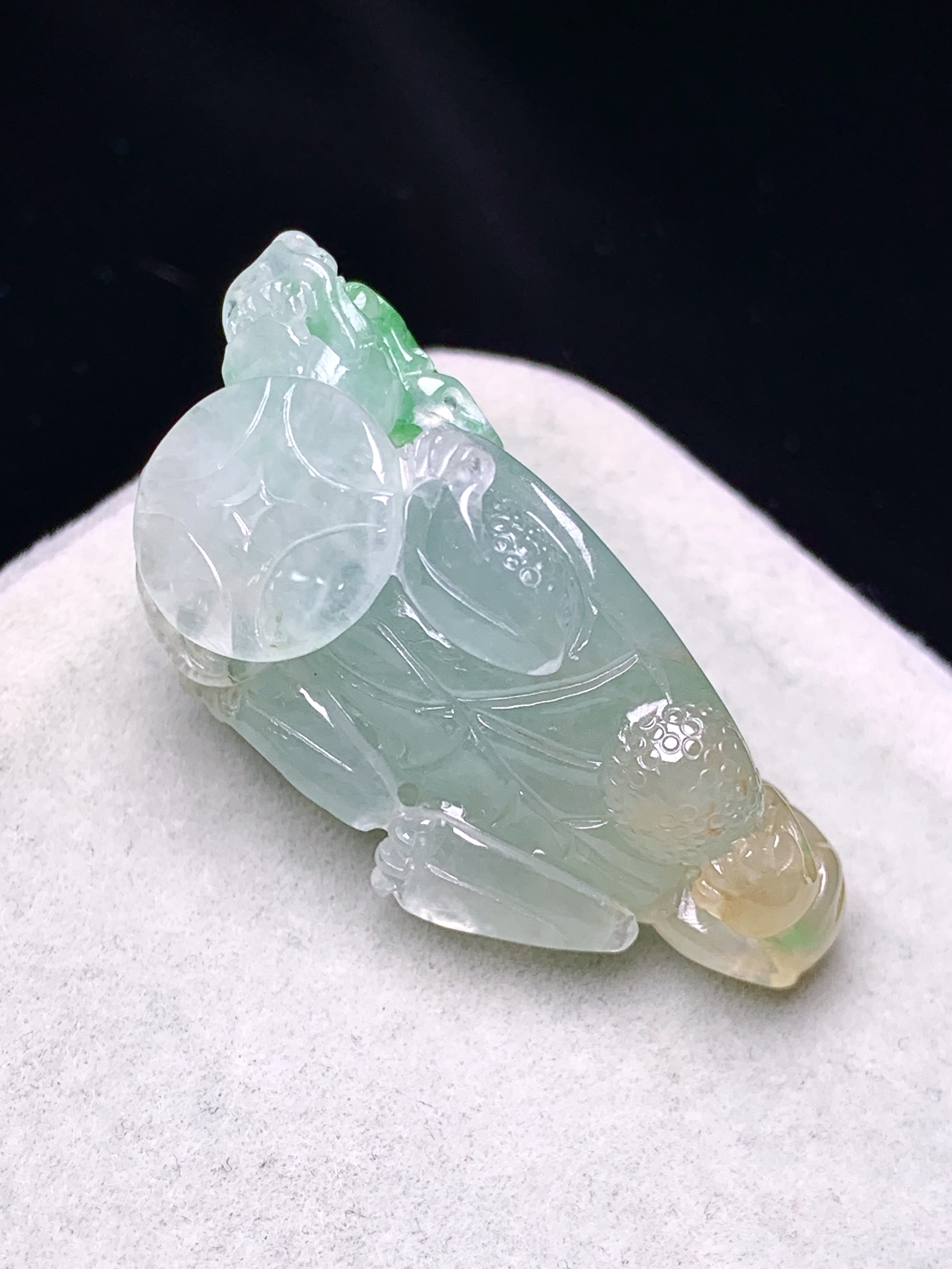 飘黄绿翡龙龟吊坠 玉质细腻 色泽艳丽清新 水润亮眼 整体尺寸34.8*17*16a5