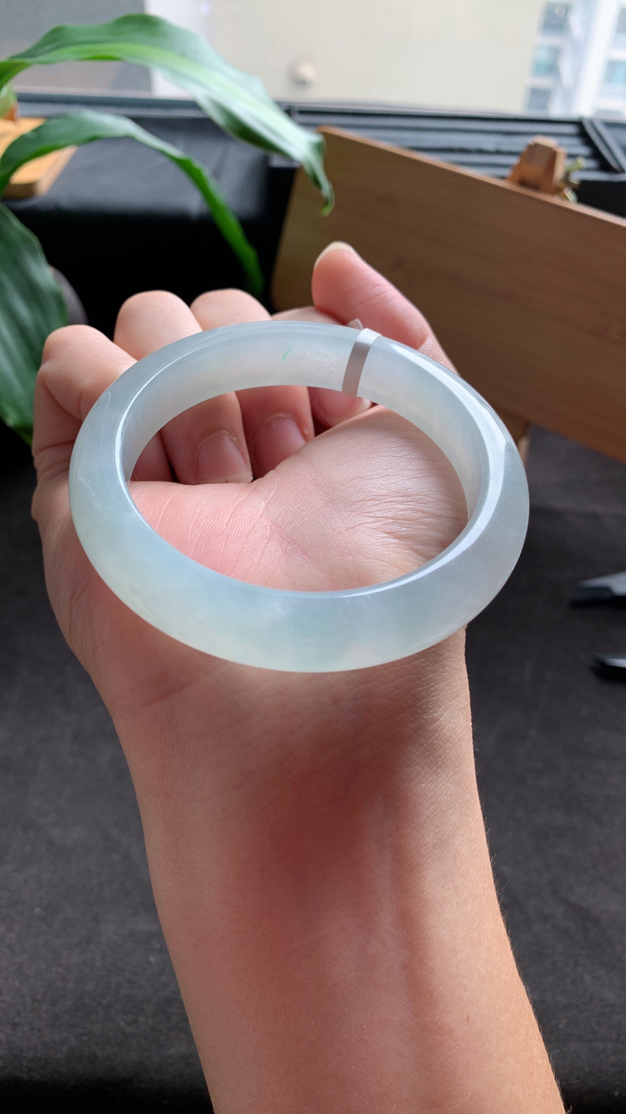 57圈口 天然A货翡翠手镯 种水好 版型宽厚