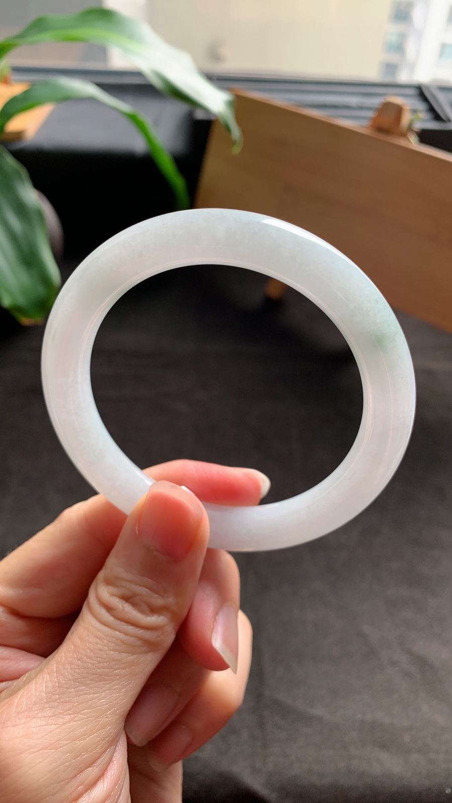 55圈口 天然A货翡翠飘花圆条手镯 细腻清新手镯